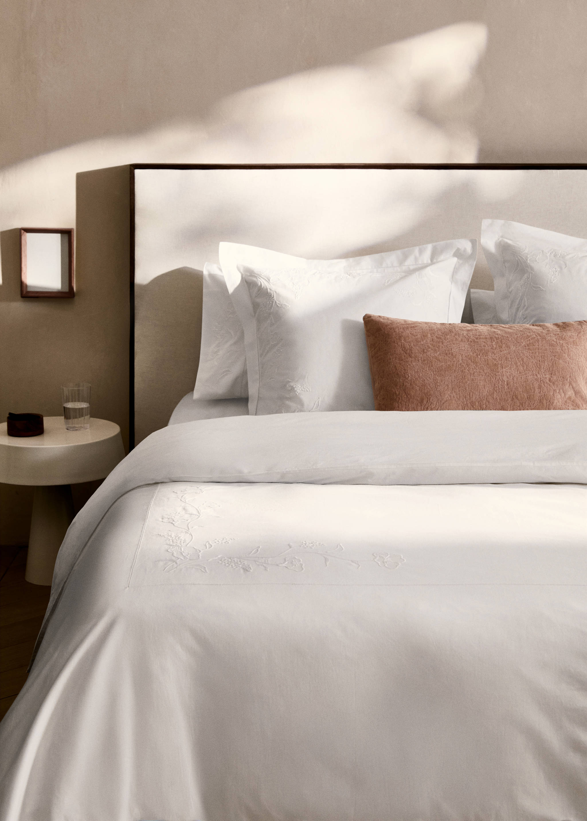Cotton duvet cover with hand-embroidered flowers for 150/160 cm bed - General plane