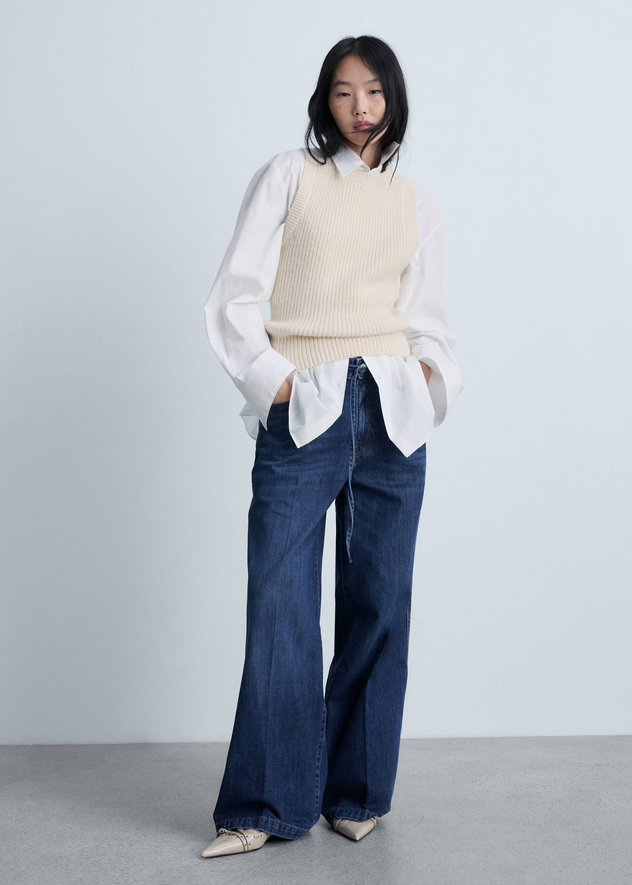 Jean large avec ceinture - Plan général