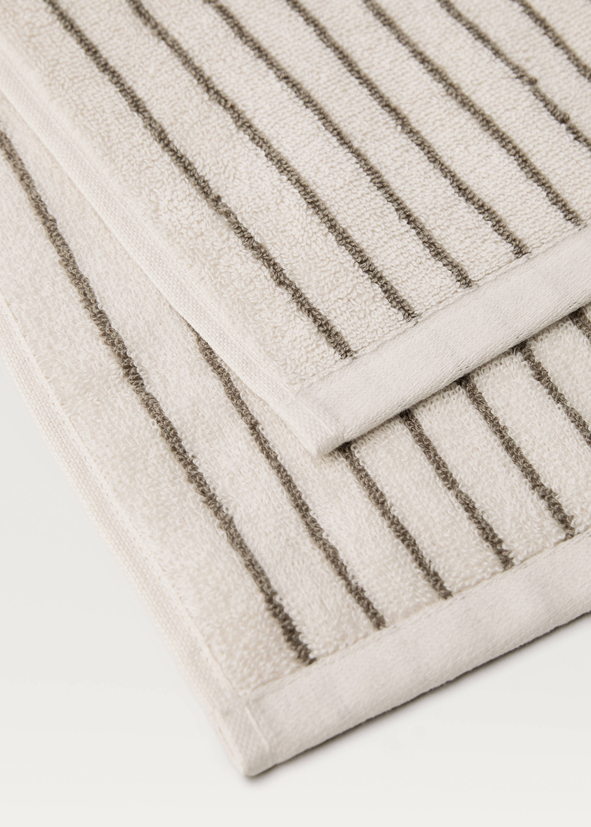 Two-tone striped guest towel - Details of the article 2