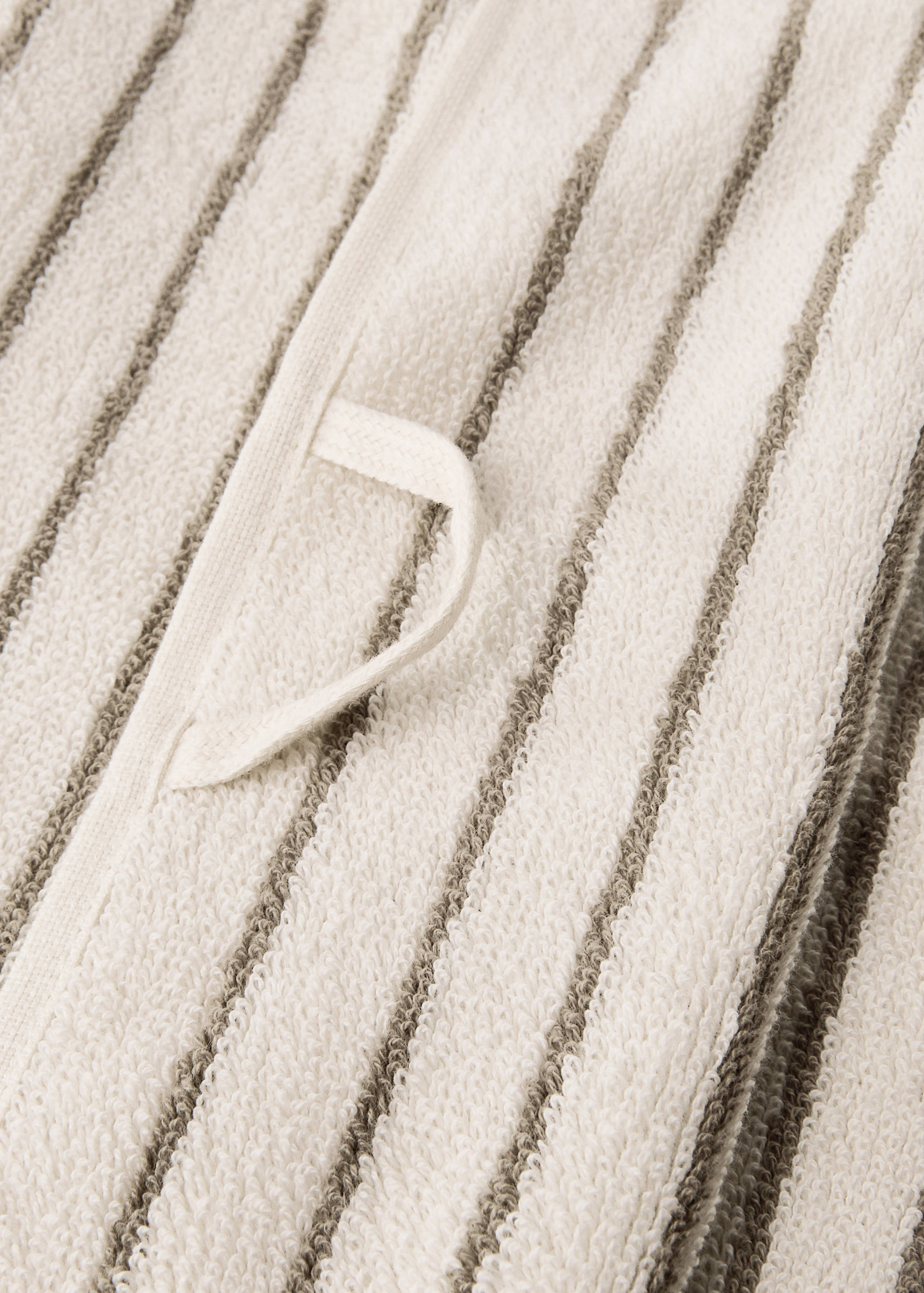 Two-tone striped guest towel - Details of the article 3