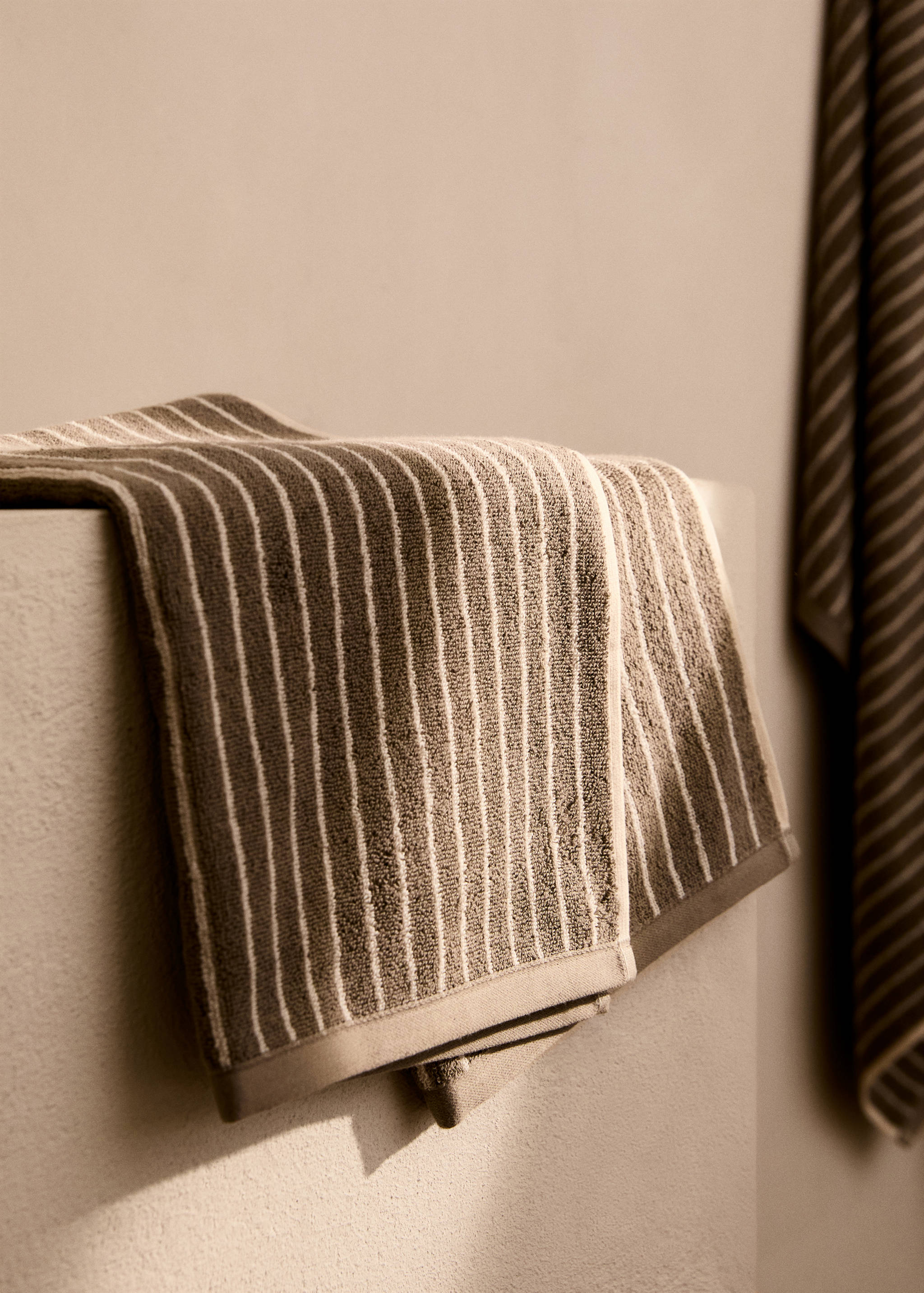 Randig handduk i två färger - Allmän bild