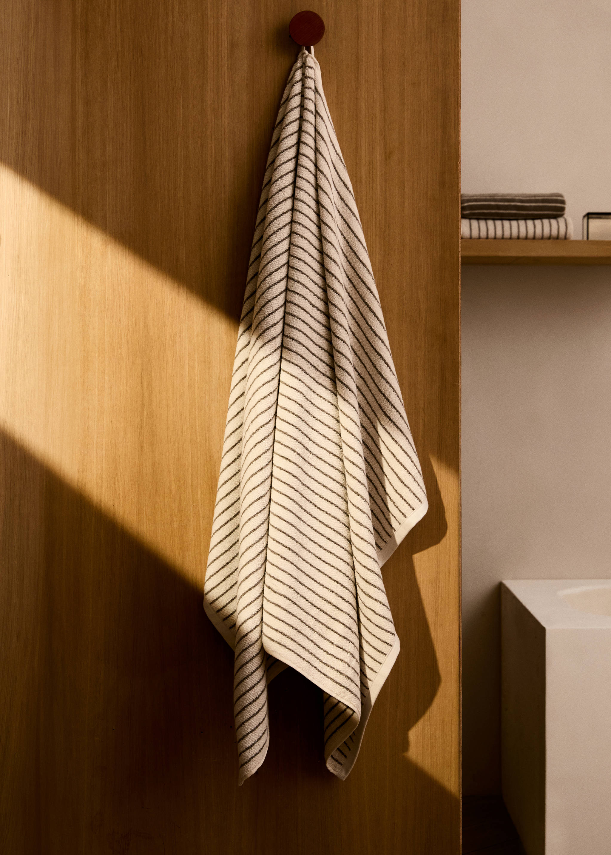 Two-toned stripe bath towel - General plane