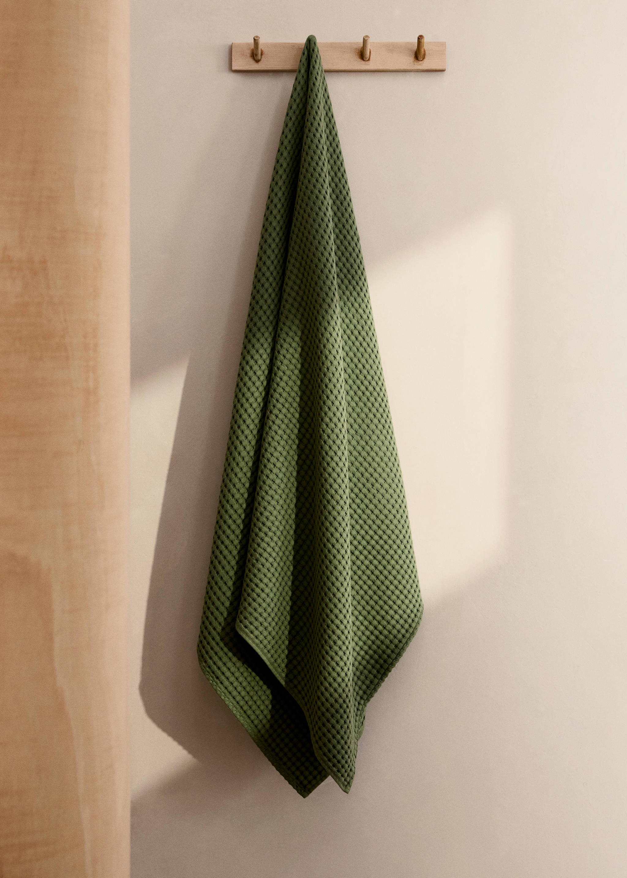 Washed cotton waffle bath towel - General plane