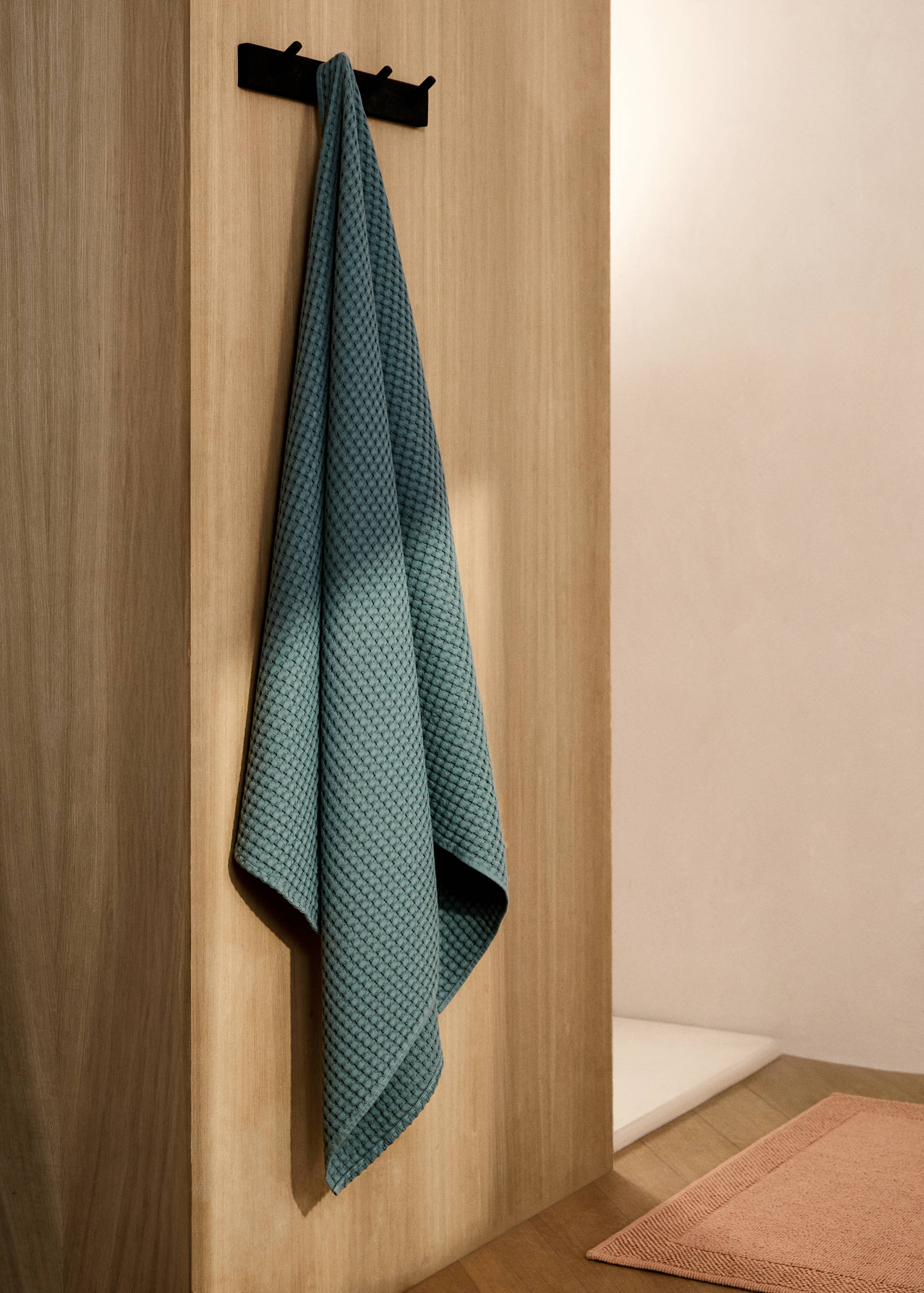 Washed cotton waffle bath towel - General plane