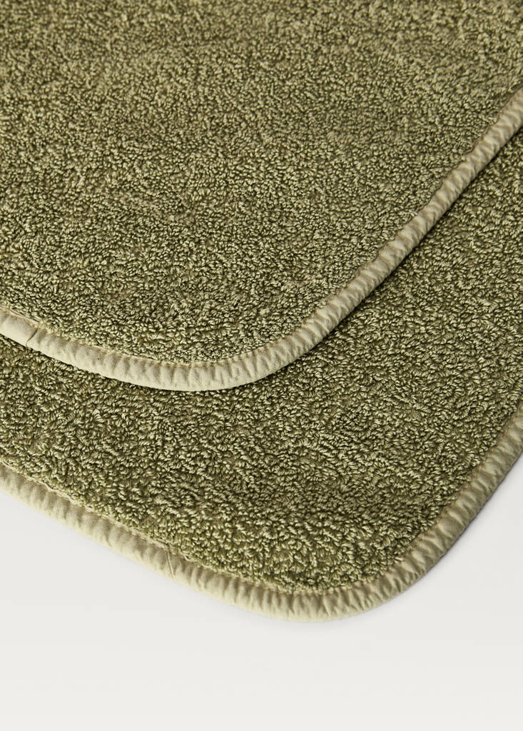 Hand towel with dyed piece — Green