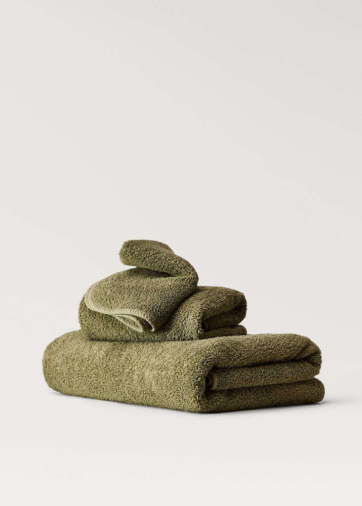 Hand towel with dyed piece — Green