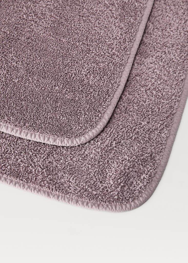 Hand towel with dyed piece — Plum