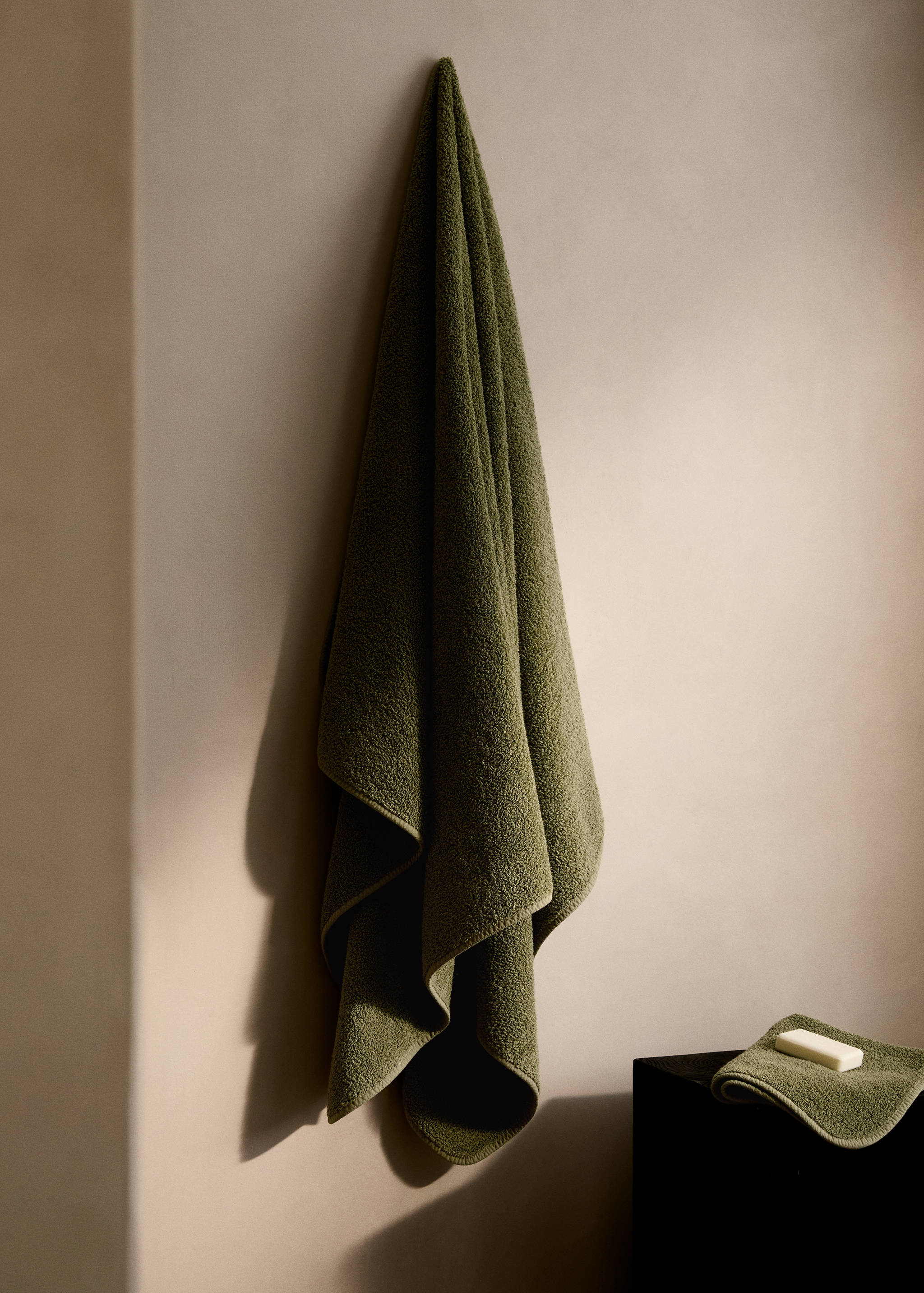 Bath towel with dyed piece - General plane