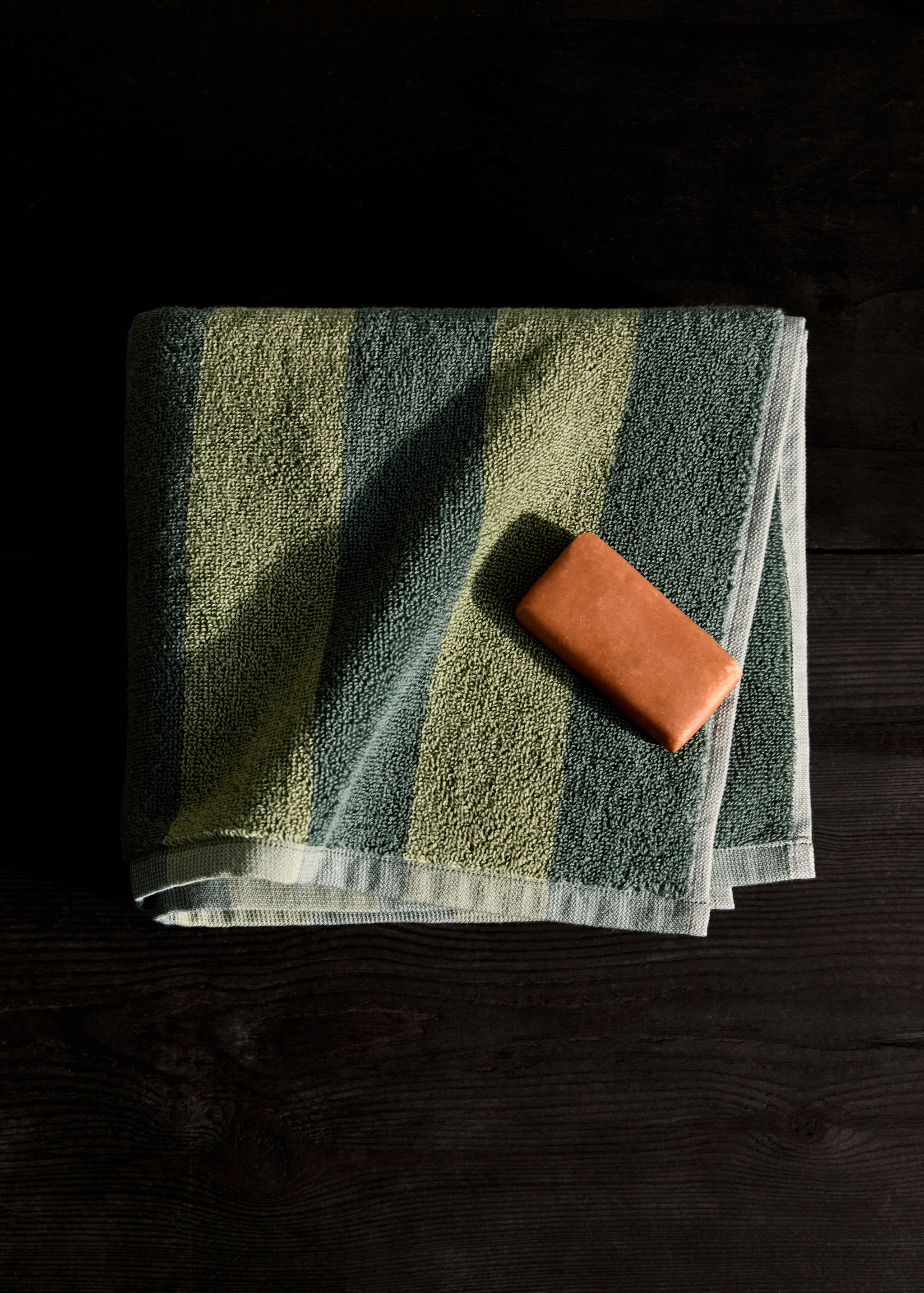 Handduk med tvåfärgade ränder - Allmän bild