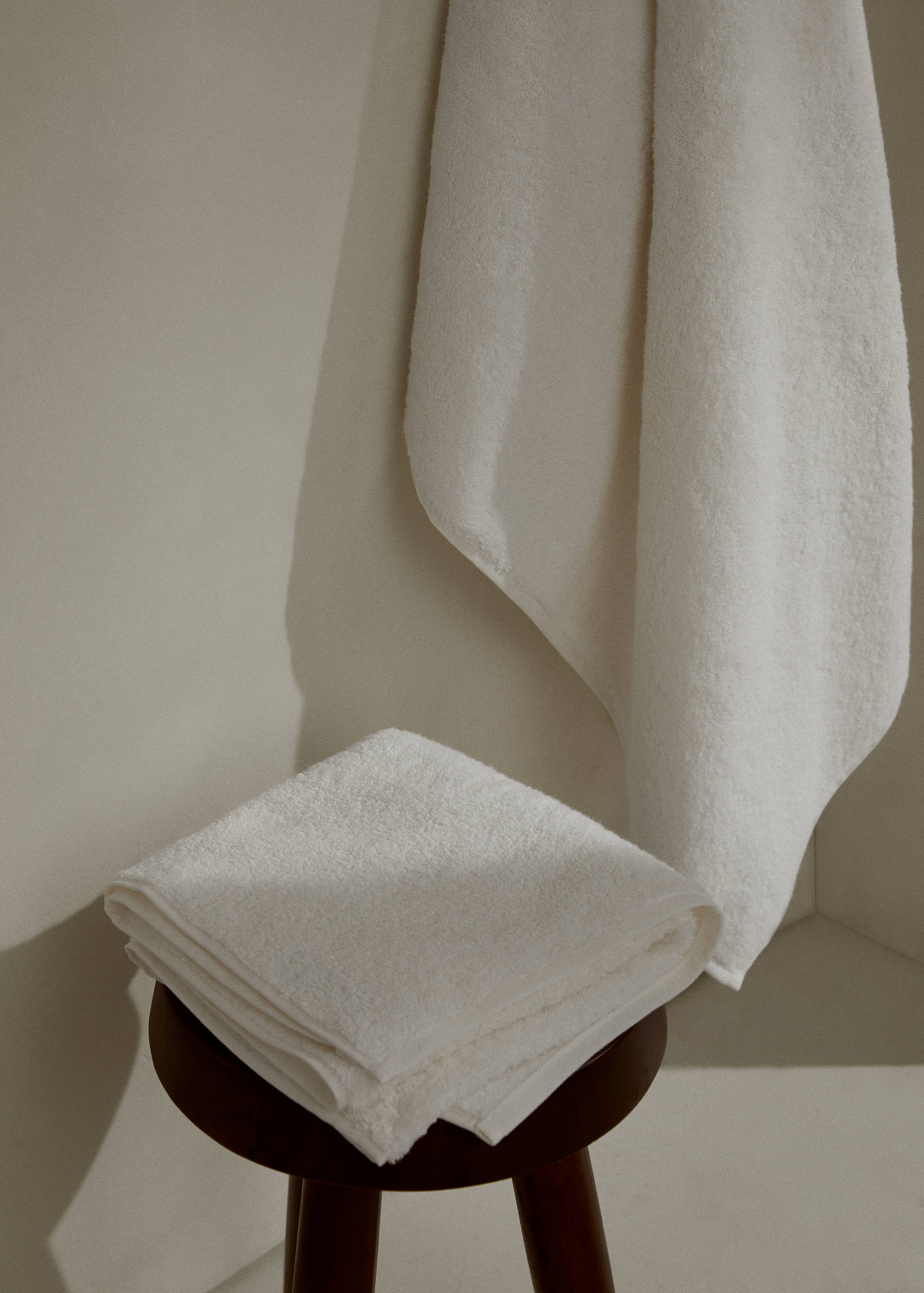 Soft cotton washbasin towel - General plane