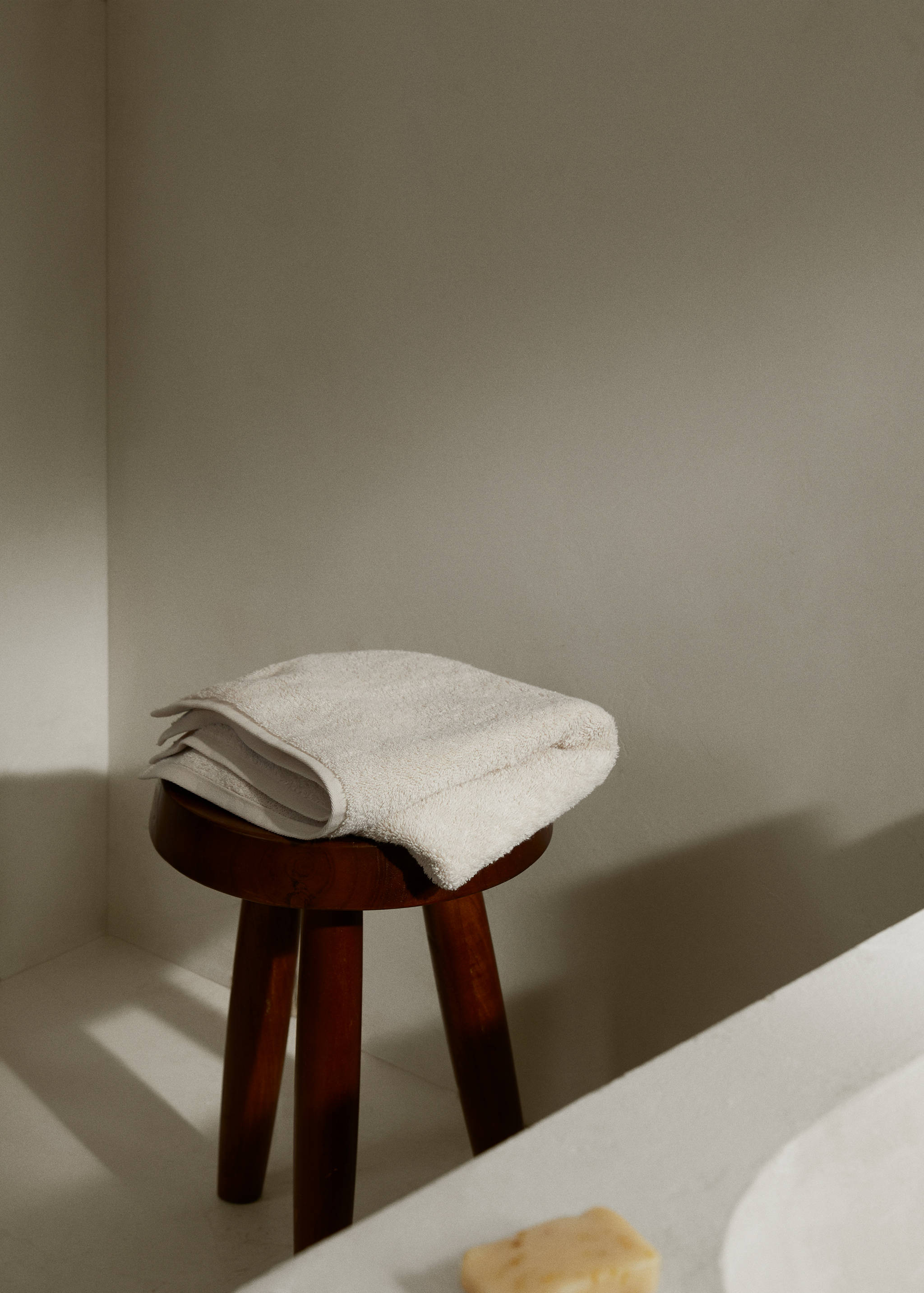 Soft cotton washbasin towel - General plane