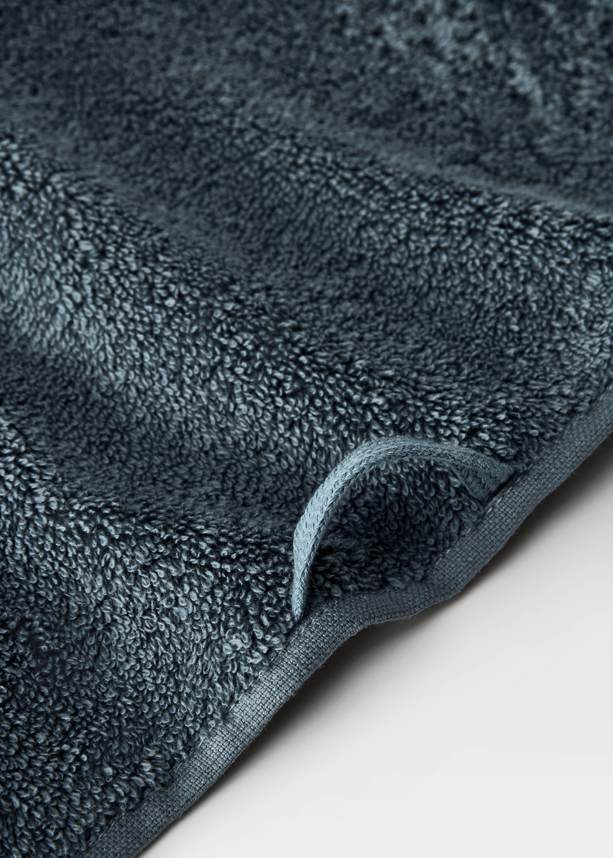 Soft cotton washbasin towel - Details of the article 2