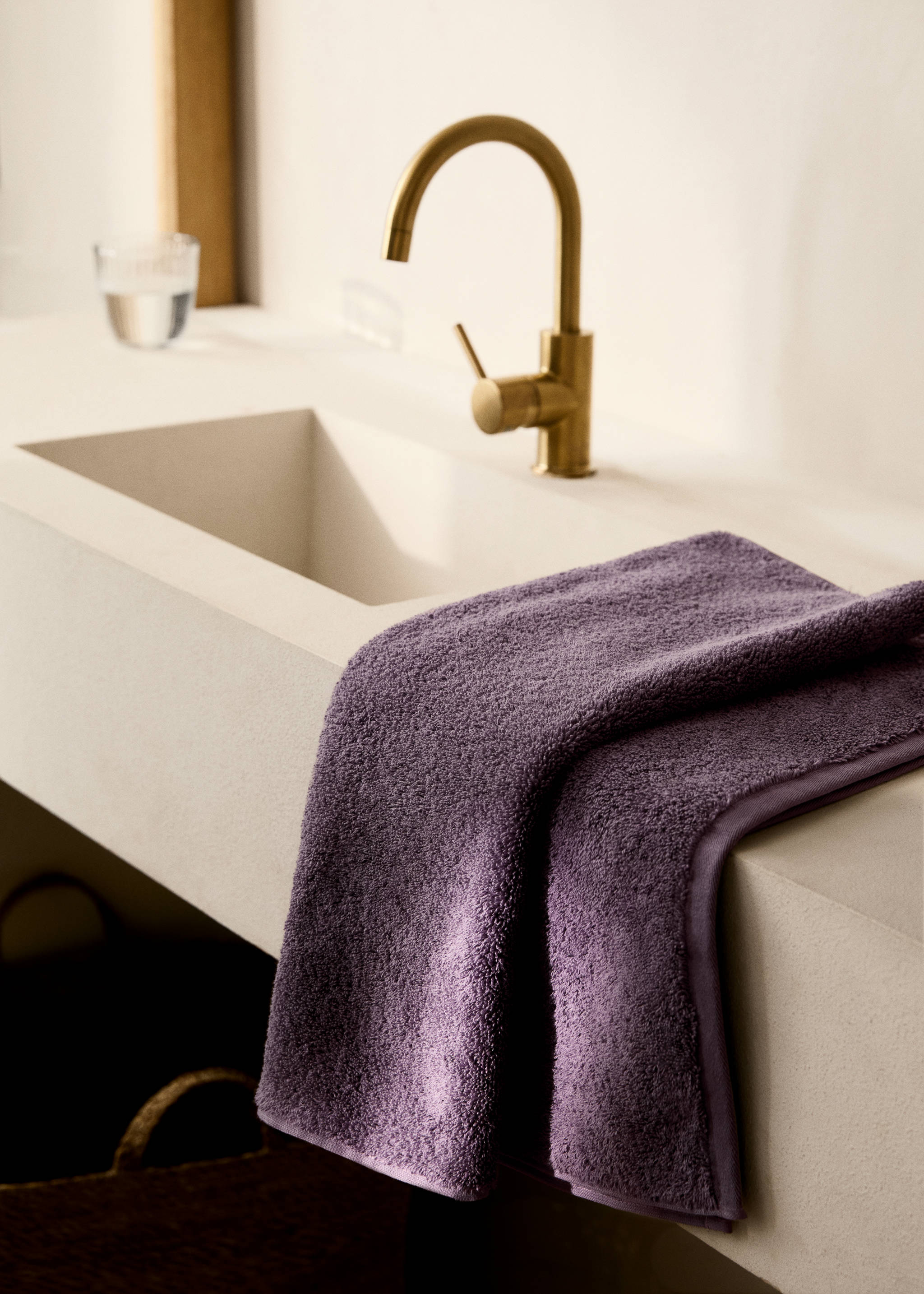 Soft cotton washbasin towel - General plane
