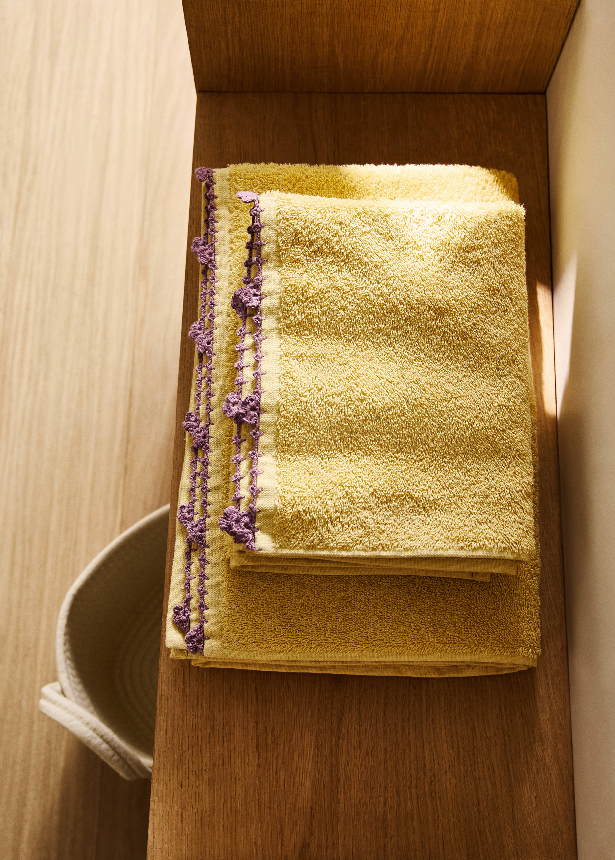 Children's washbasin towel with crochet trim - General plane