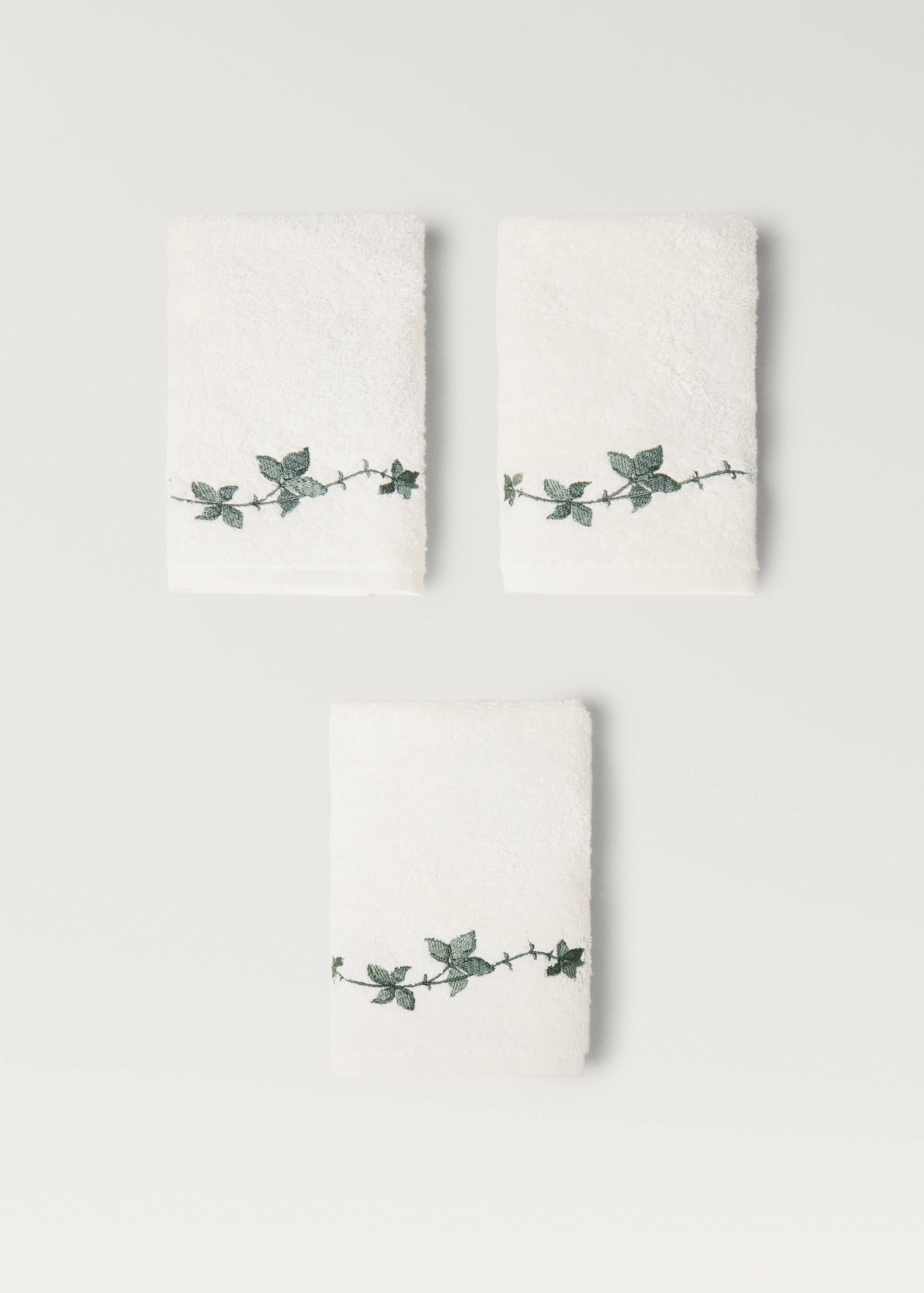 Set of 3 towels with embroidered leaf - Details of the article 1
