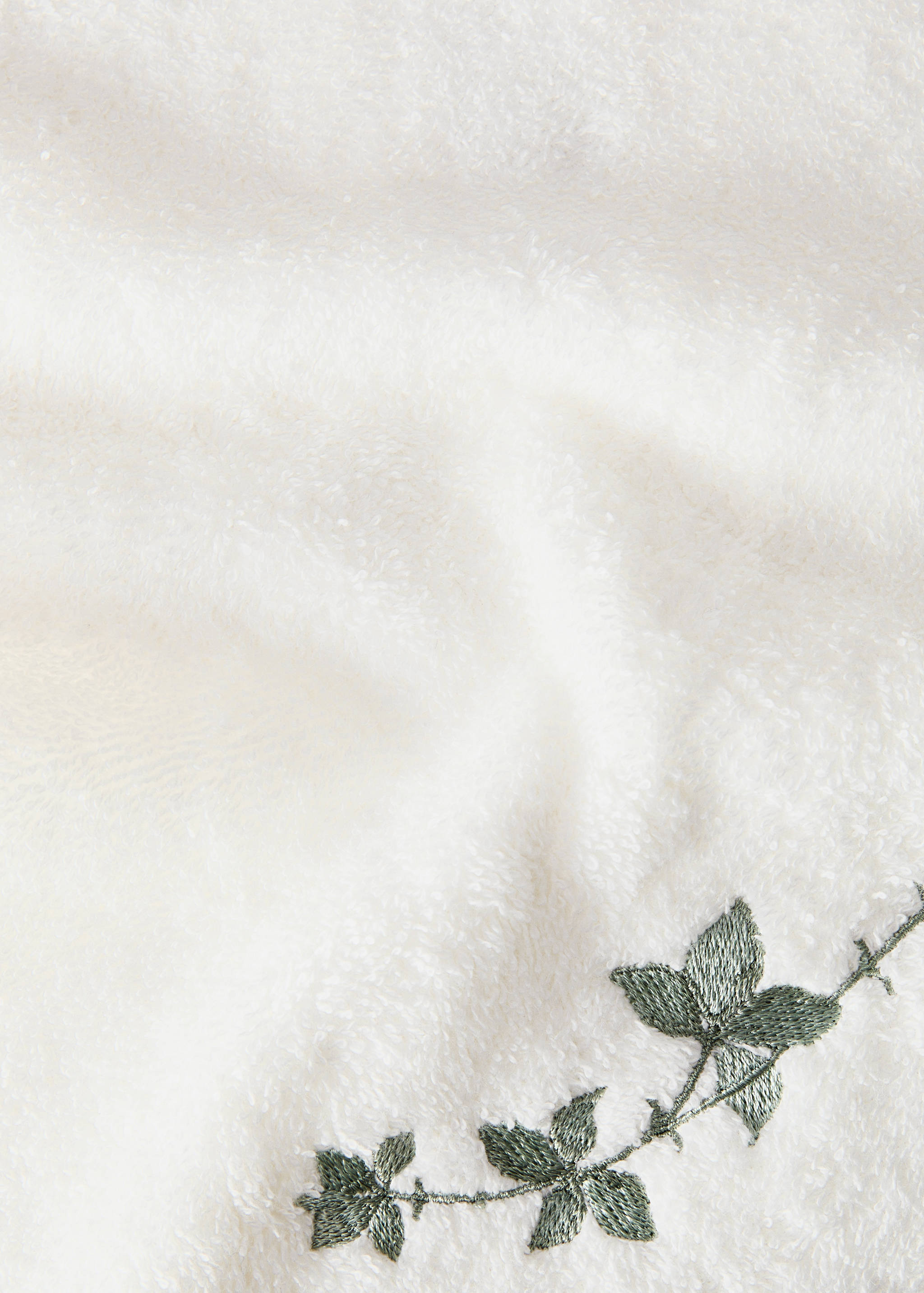 Set of 3 towels with embroidered leaf - Details of the article 2
