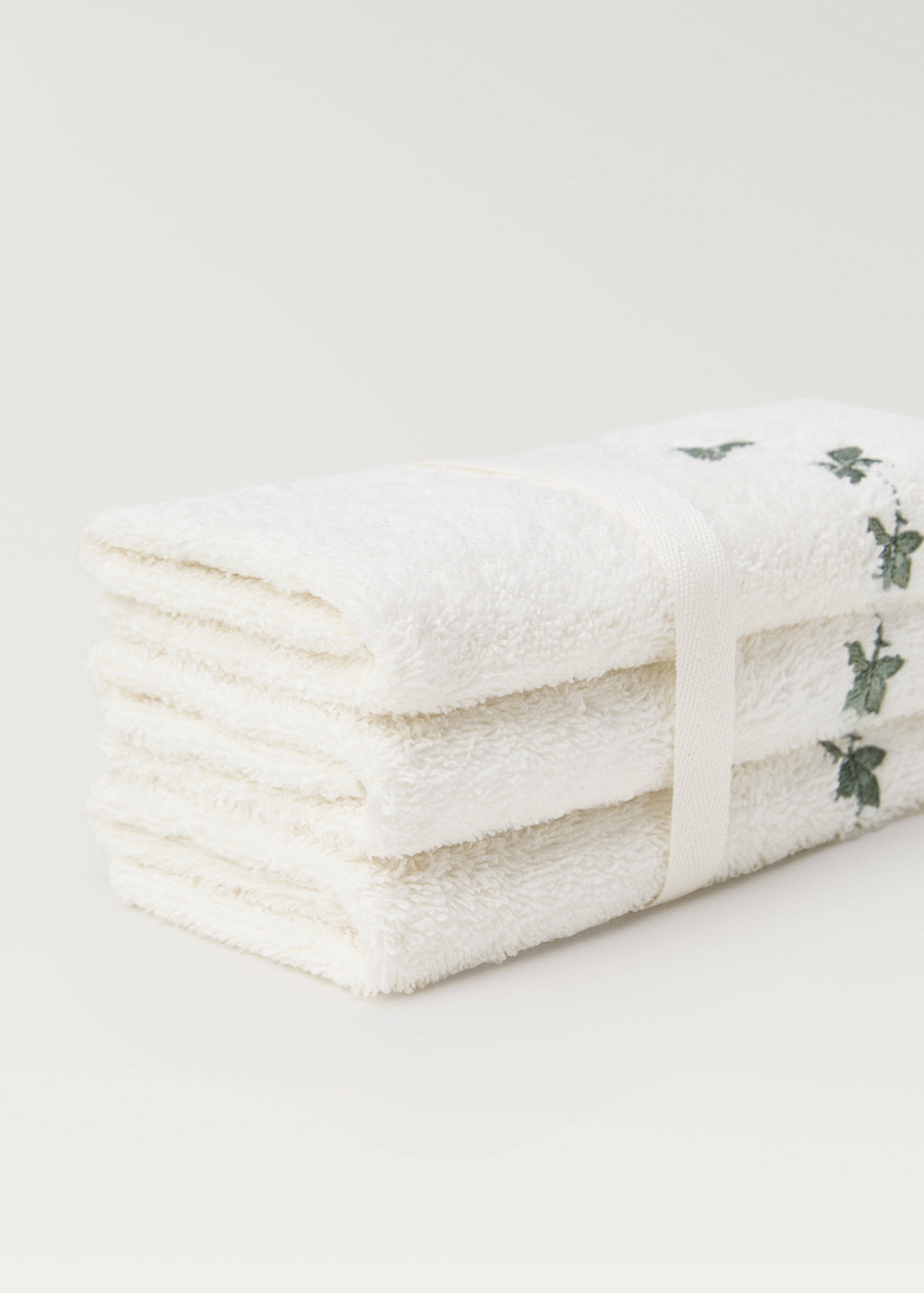 Set of 3 towels with embroidered leaf - Details of the article 3