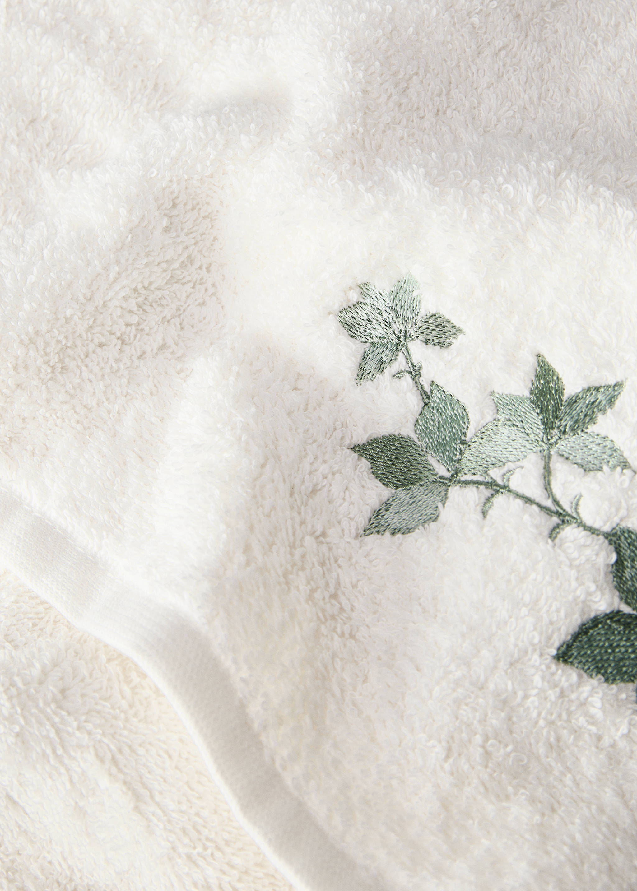 Cotton floral-embroidered bath towel - Details of the article 3