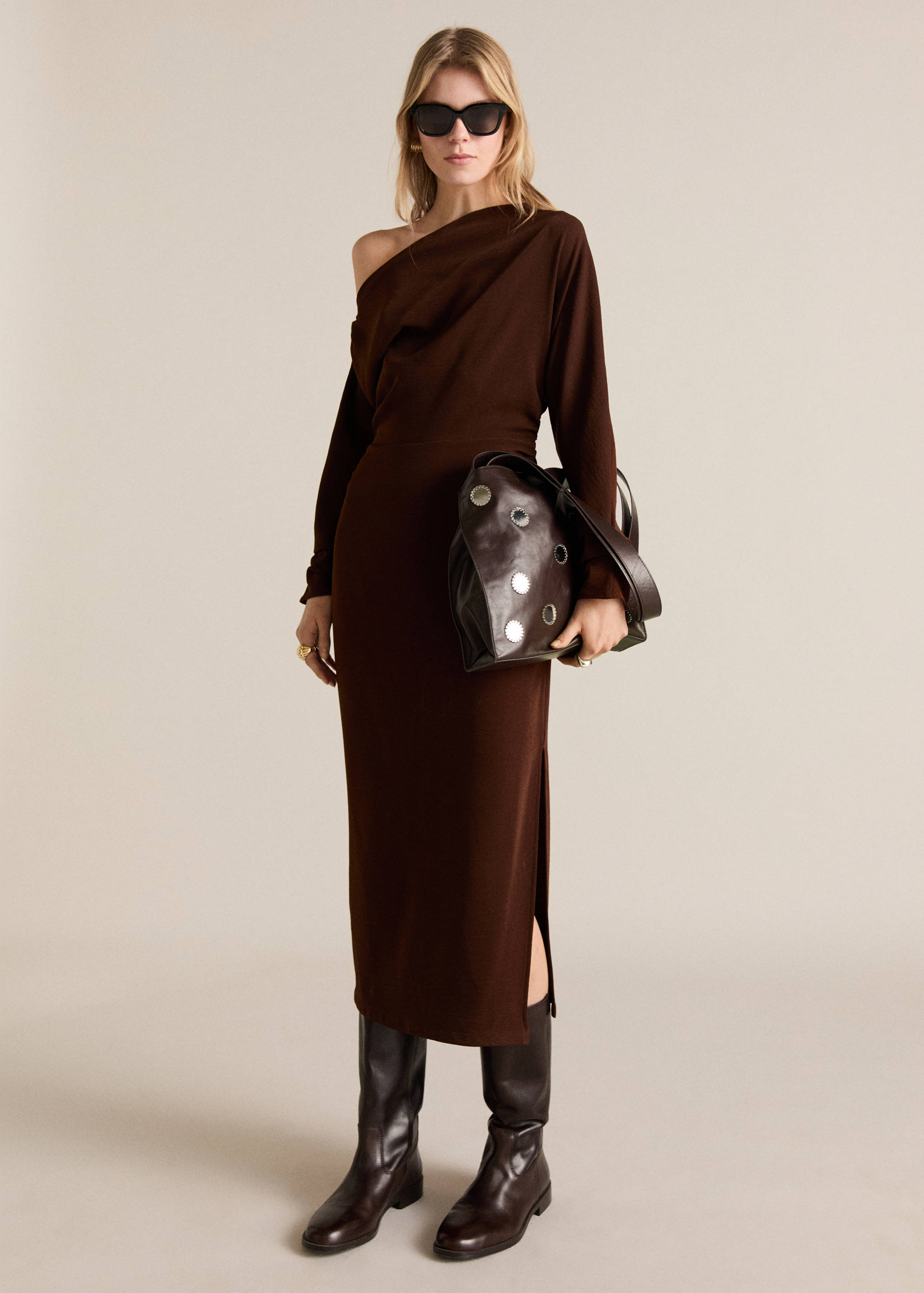Asymmetrical dress with gathered sides - General plane