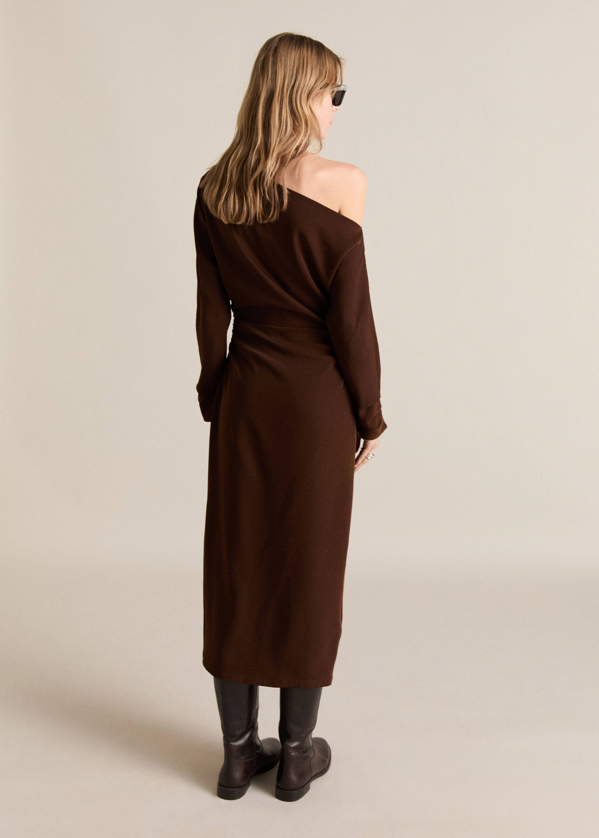 Asymmetrical dress with gathered sides - Reverse of the article