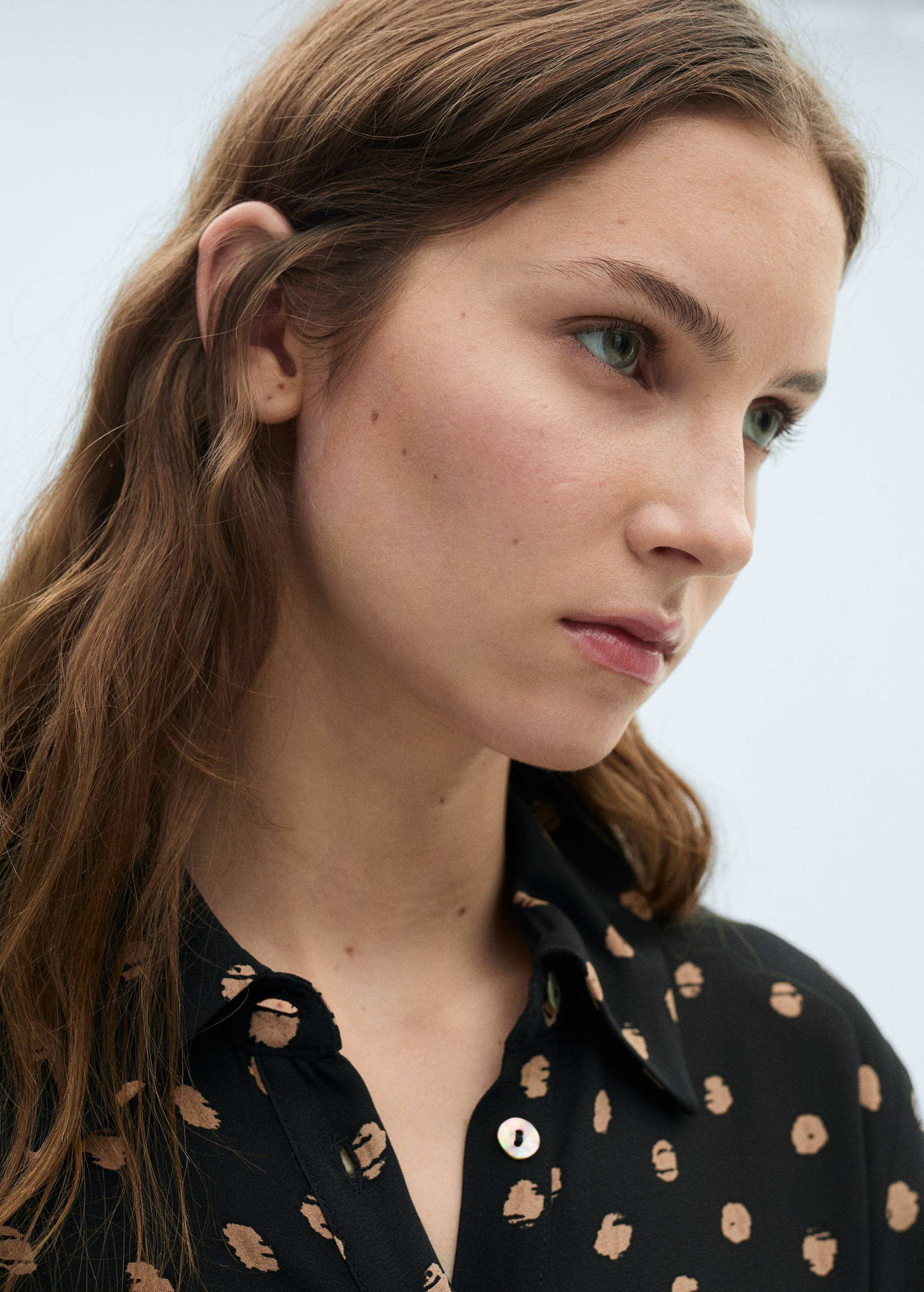 Gestippelde overhemdjurk met knoopdetail - Detail van het artikel 1