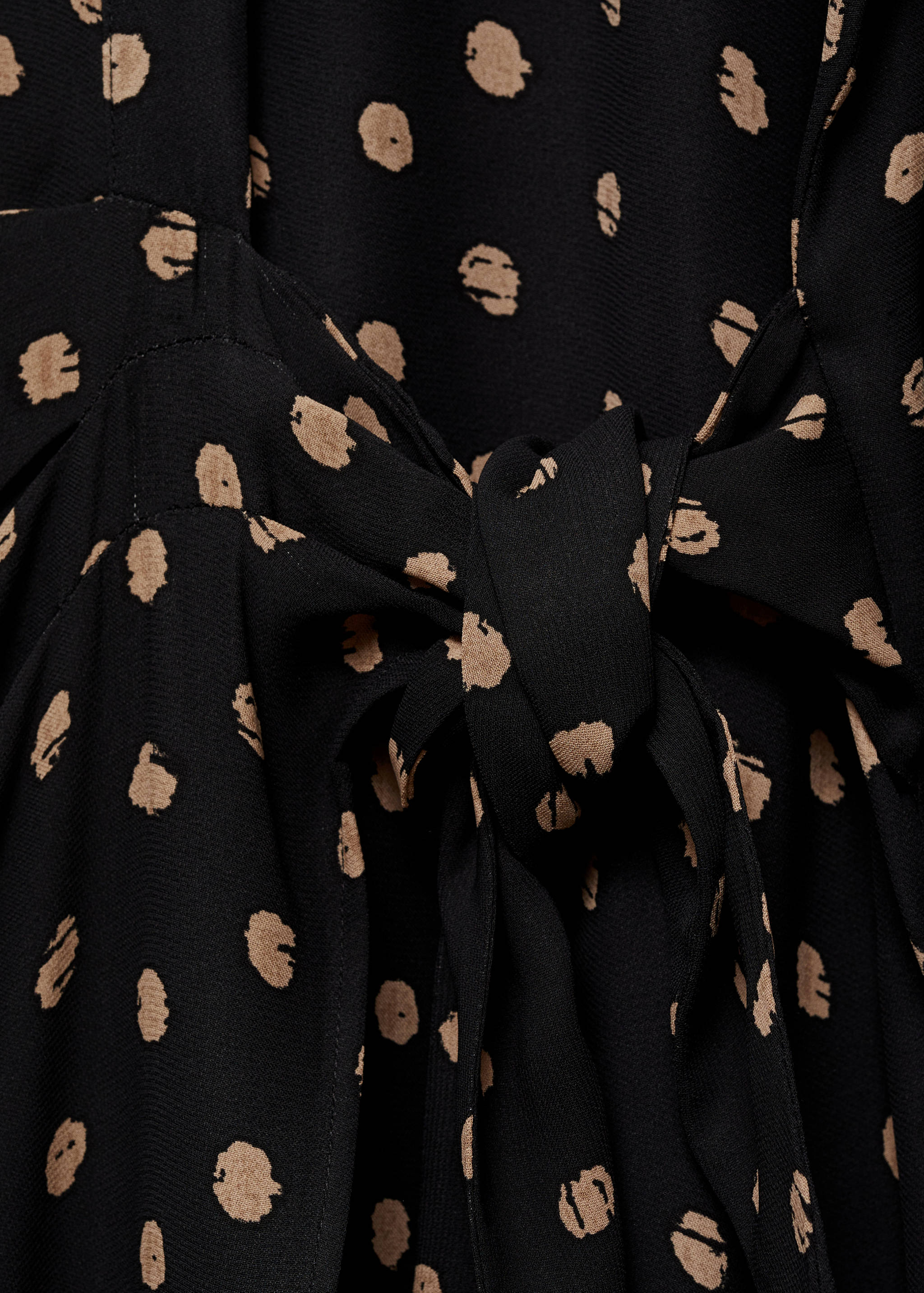 Gestippelde overhemdjurk met knoopdetail - Detail van het artikel 0