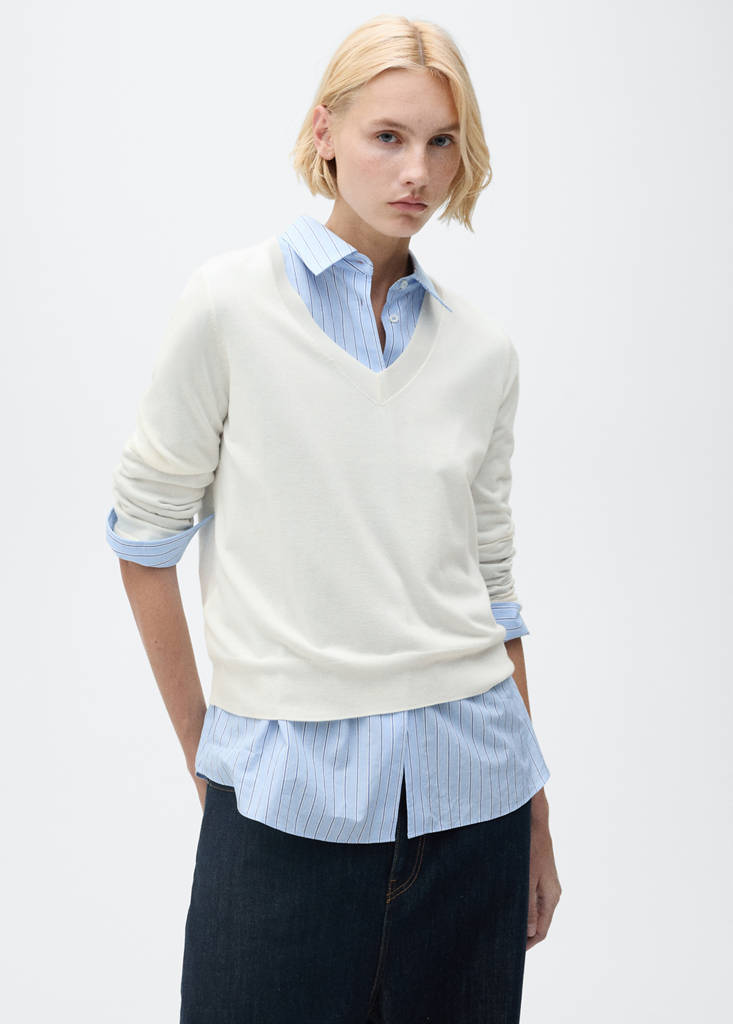 V-neck knit sweater — Ecru