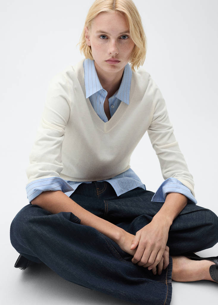 V-neck knit sweater — Ecru