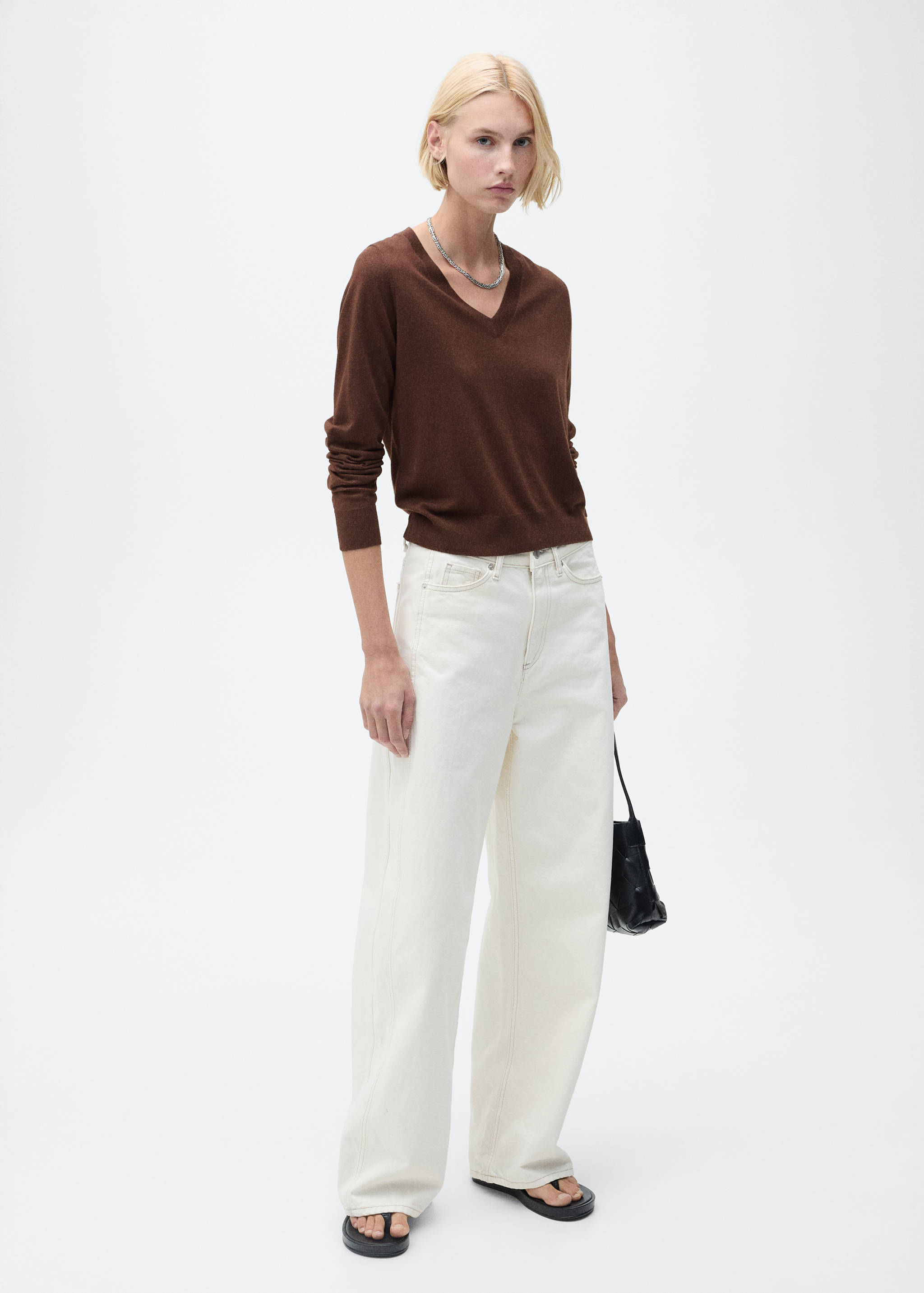 V-neck knit sweater - General plane