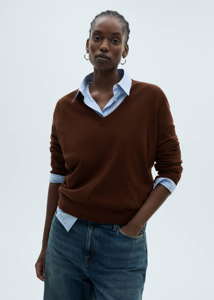 V-neck knit sweater — Chocolate