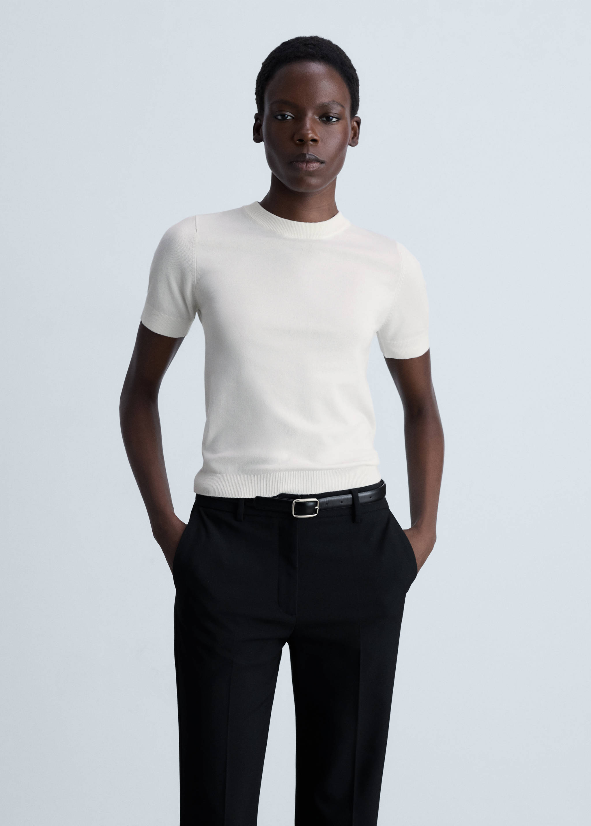 Camisola de malha fina com manga curta - Plano médio