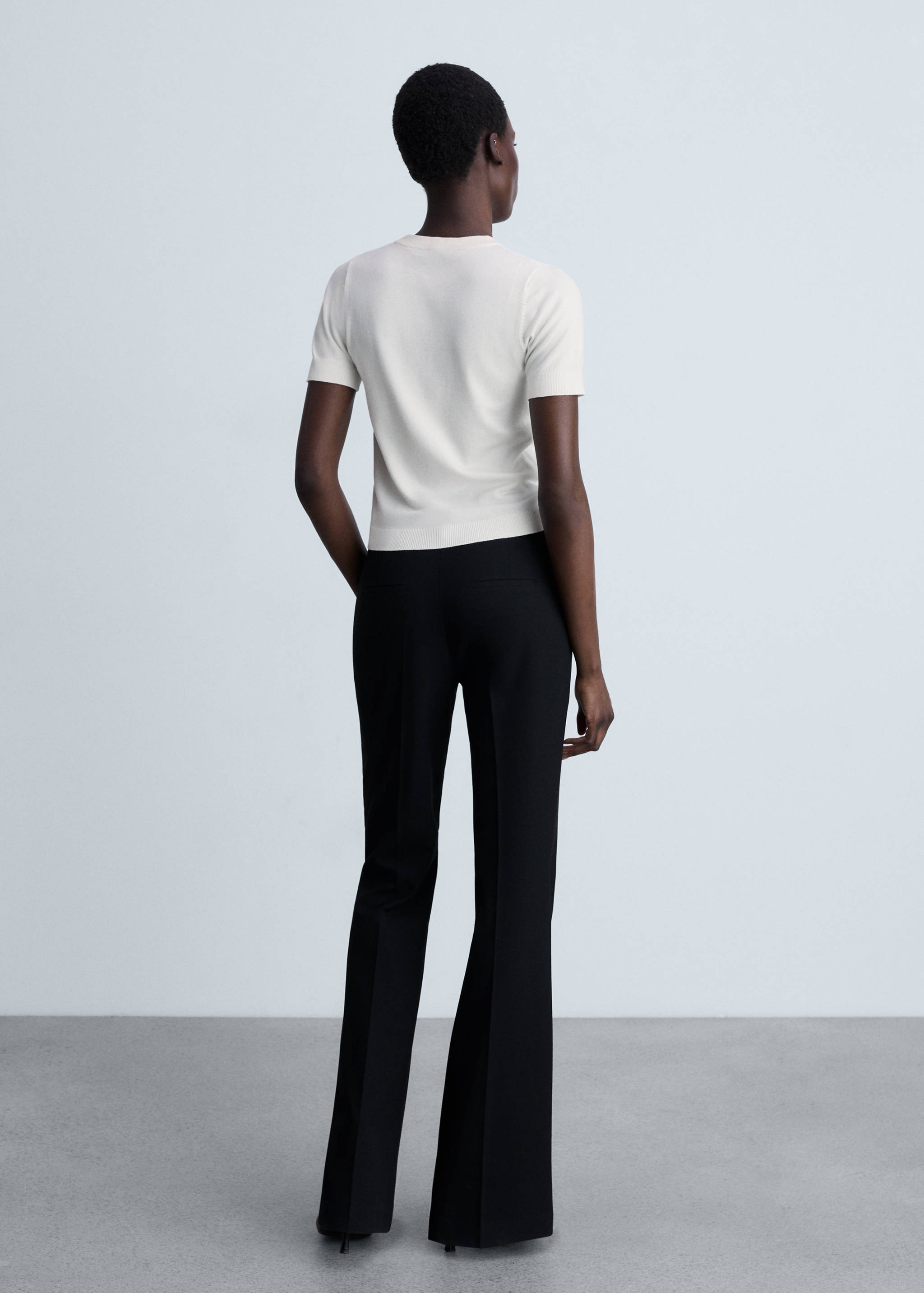 Camisola de malha fina com manga curta - Verso do artigo