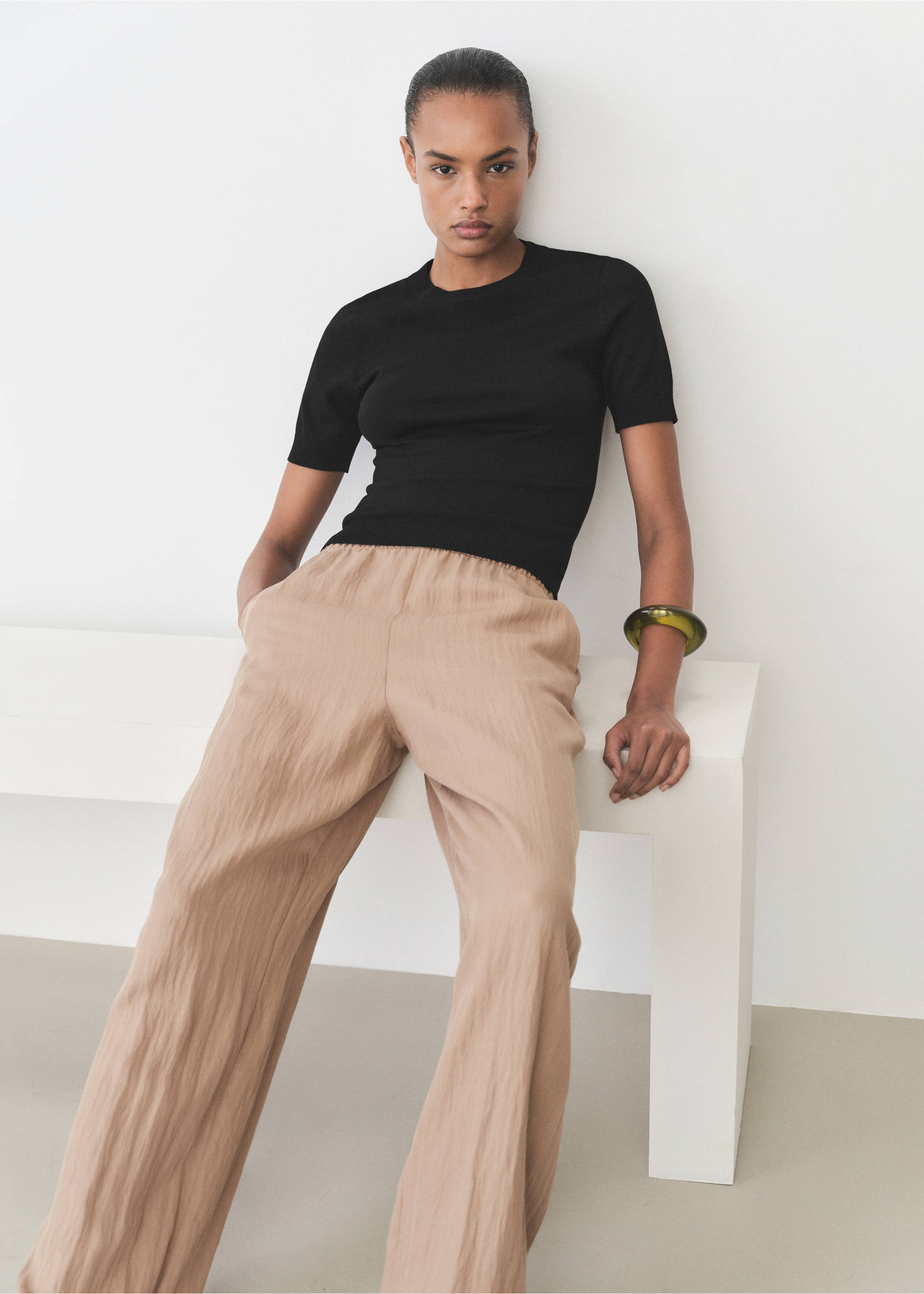 Short-sleeved fine-knit sweater - Medium plane, Black. Ref: 87004083-00.