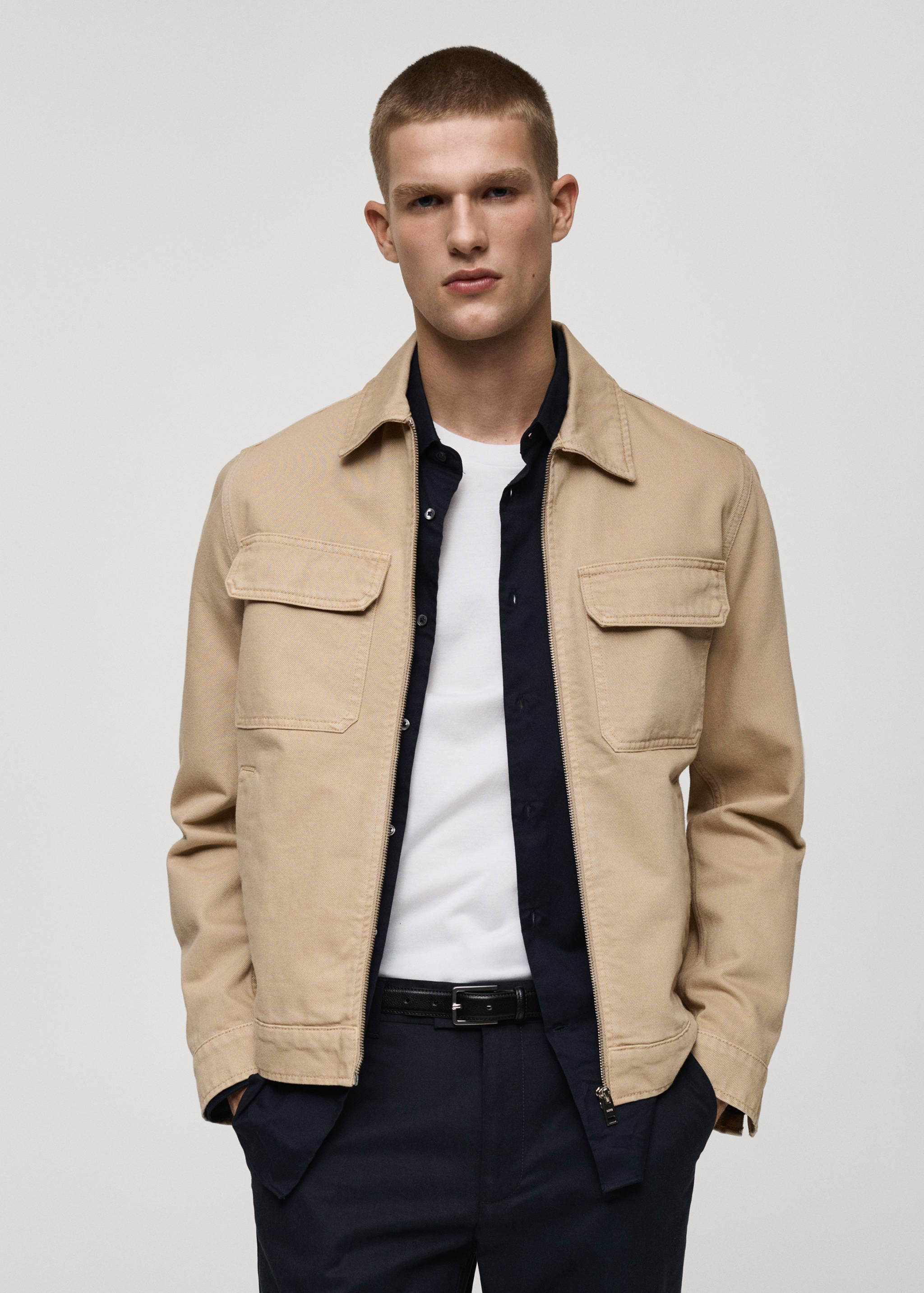 Jeansjacke mit Taschen - Mittlere Ansicht