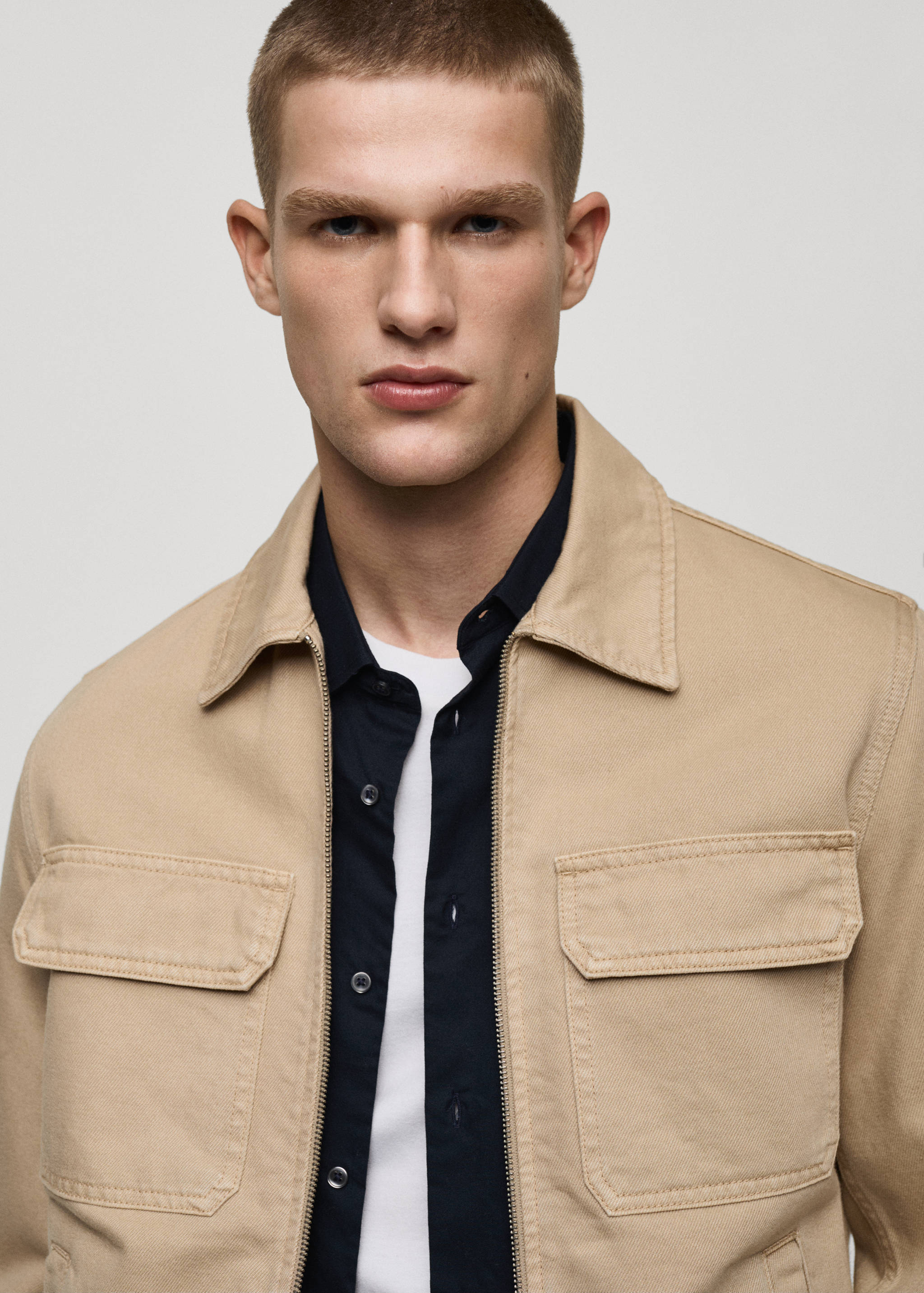 Jeansjacke mit Taschen - Detail des Artikels 1