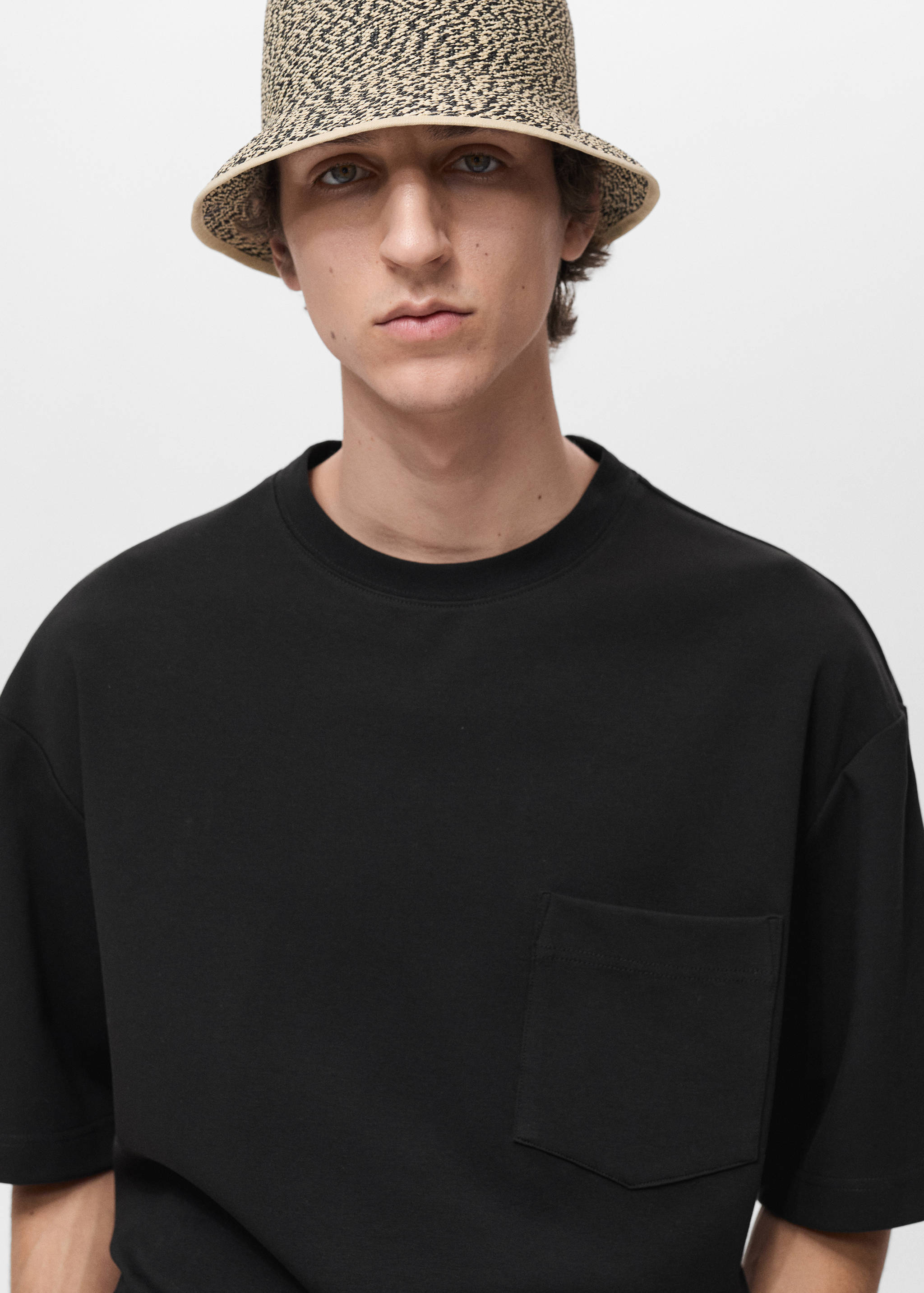 Oversized t-shirt with pocket - Details of the article 1