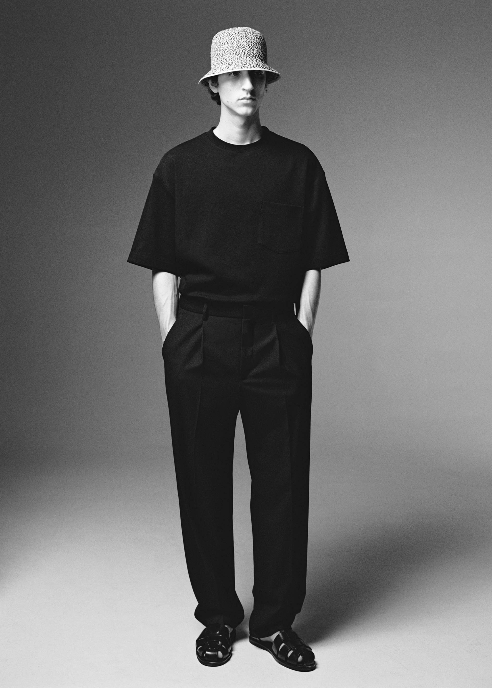 Oversized t-shirt with pocket - Details of the article 3