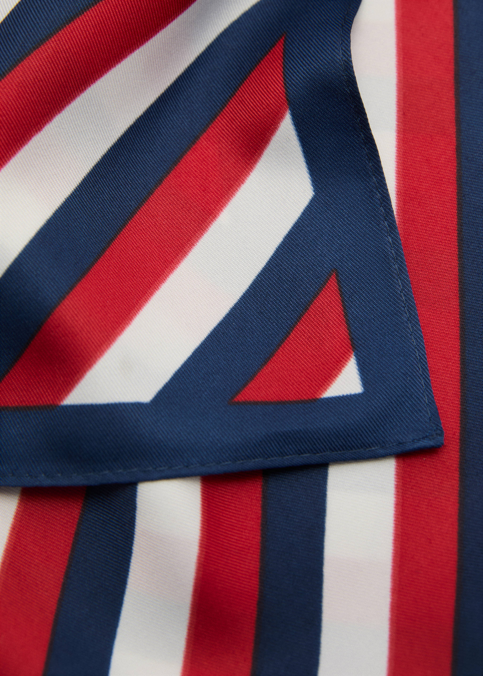 وشاح مخطط متعدد الألوان - رؤية وسط