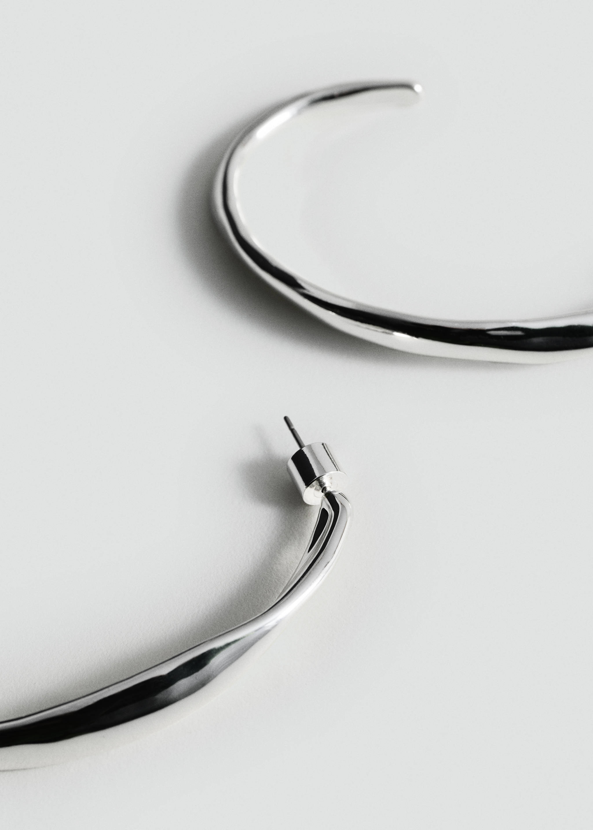 Twisted hoop earrings - Medium plane