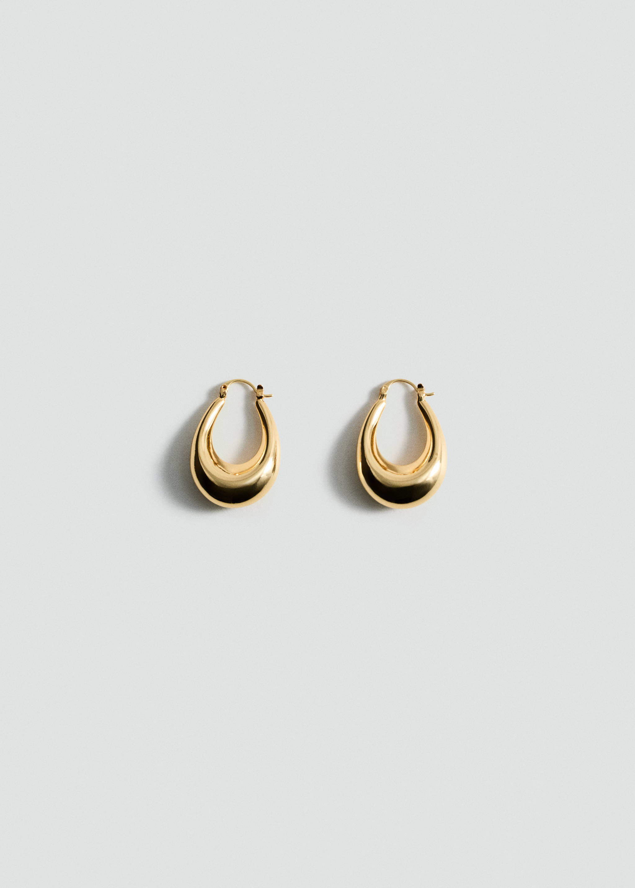 Oval hoop earrings - Article without model