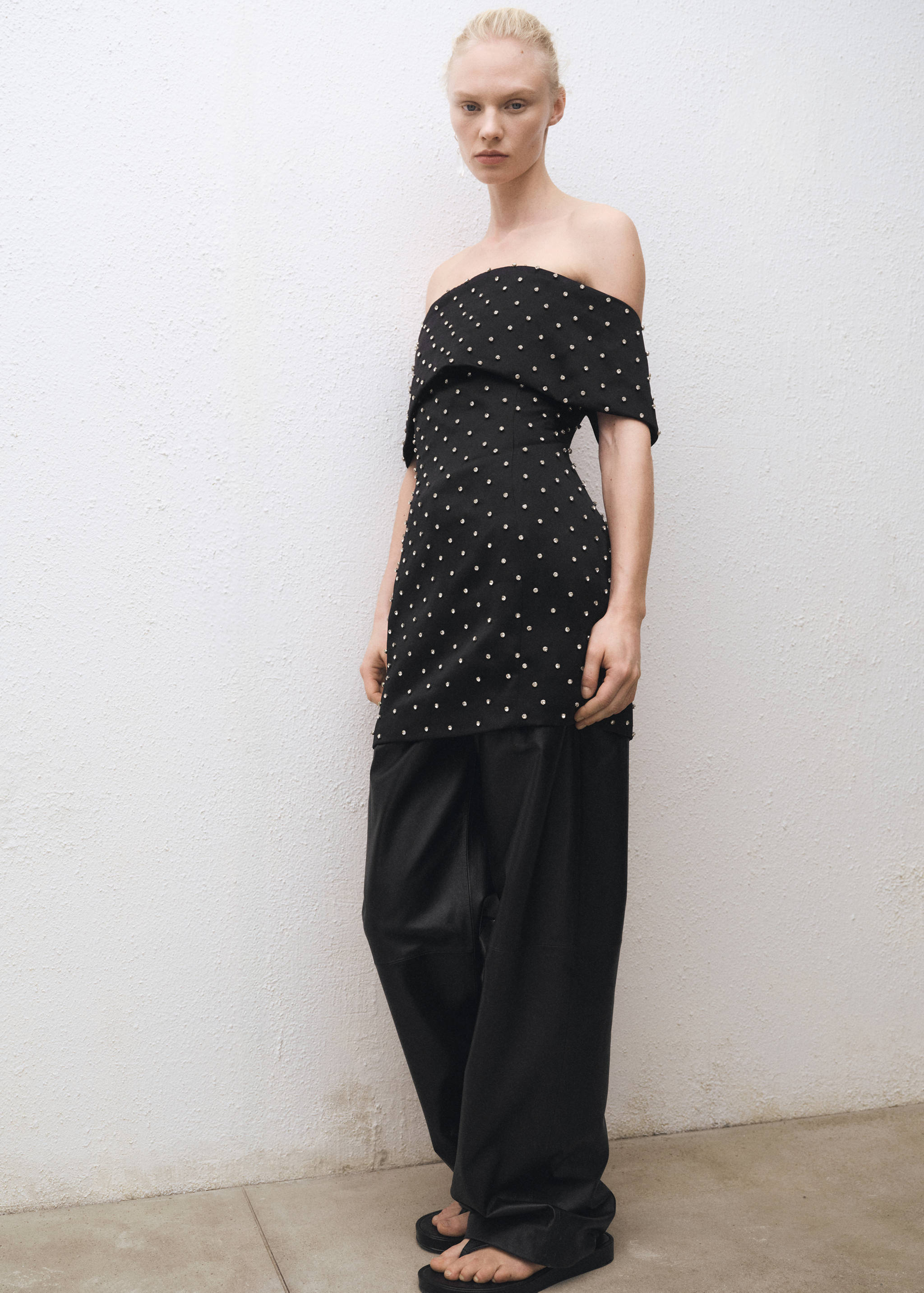 Strapless dress with shiny details - Details of the article 2