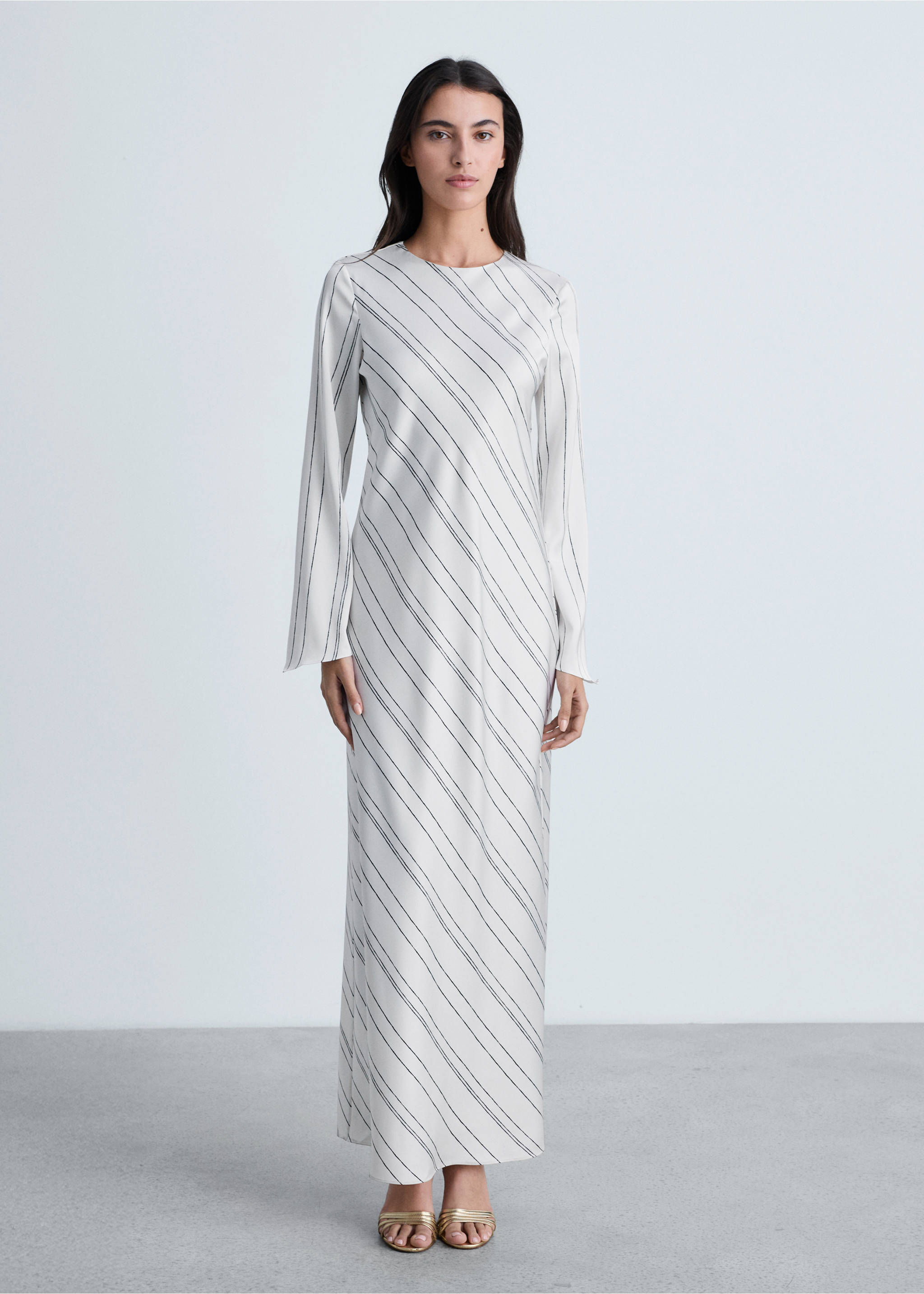 Vestido rayas satinado - Plano general, Blanco. Ref: 87004782-00.