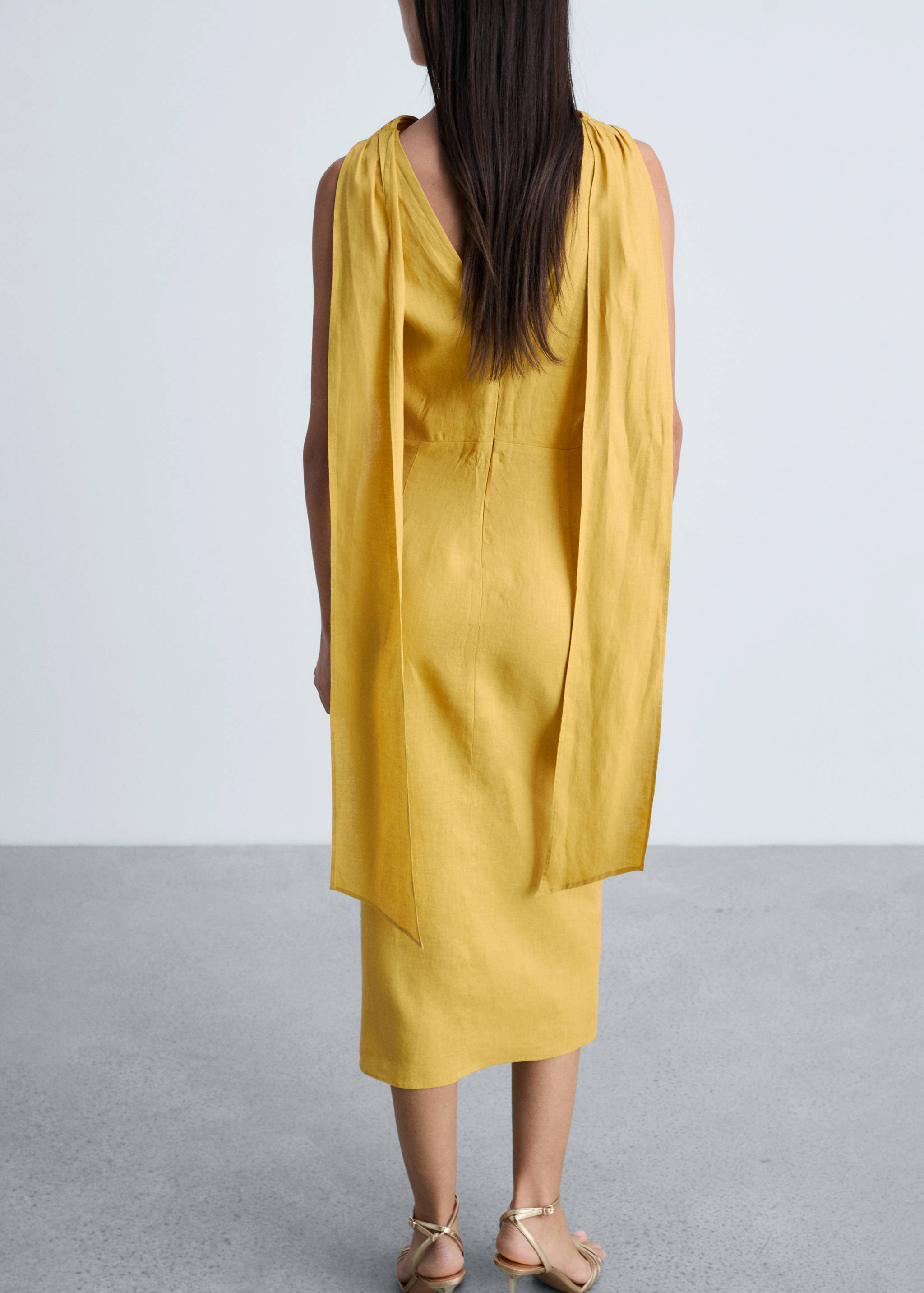 Linen pleated midi-dress - Reverse of the article