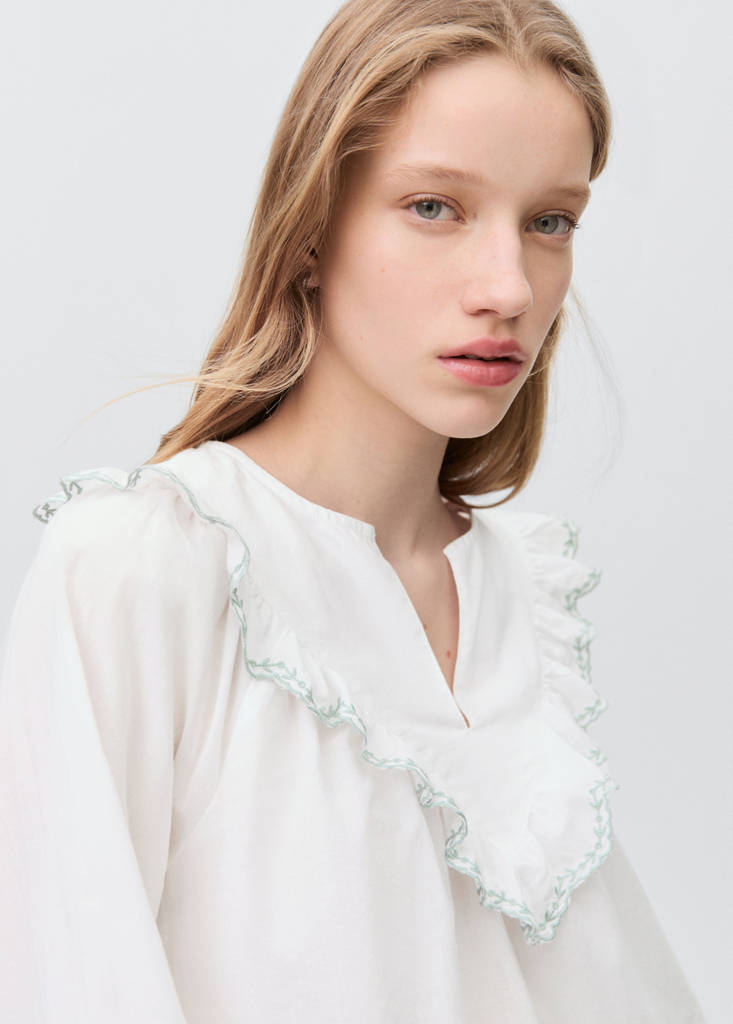 Ruffle neck blouse — Off White