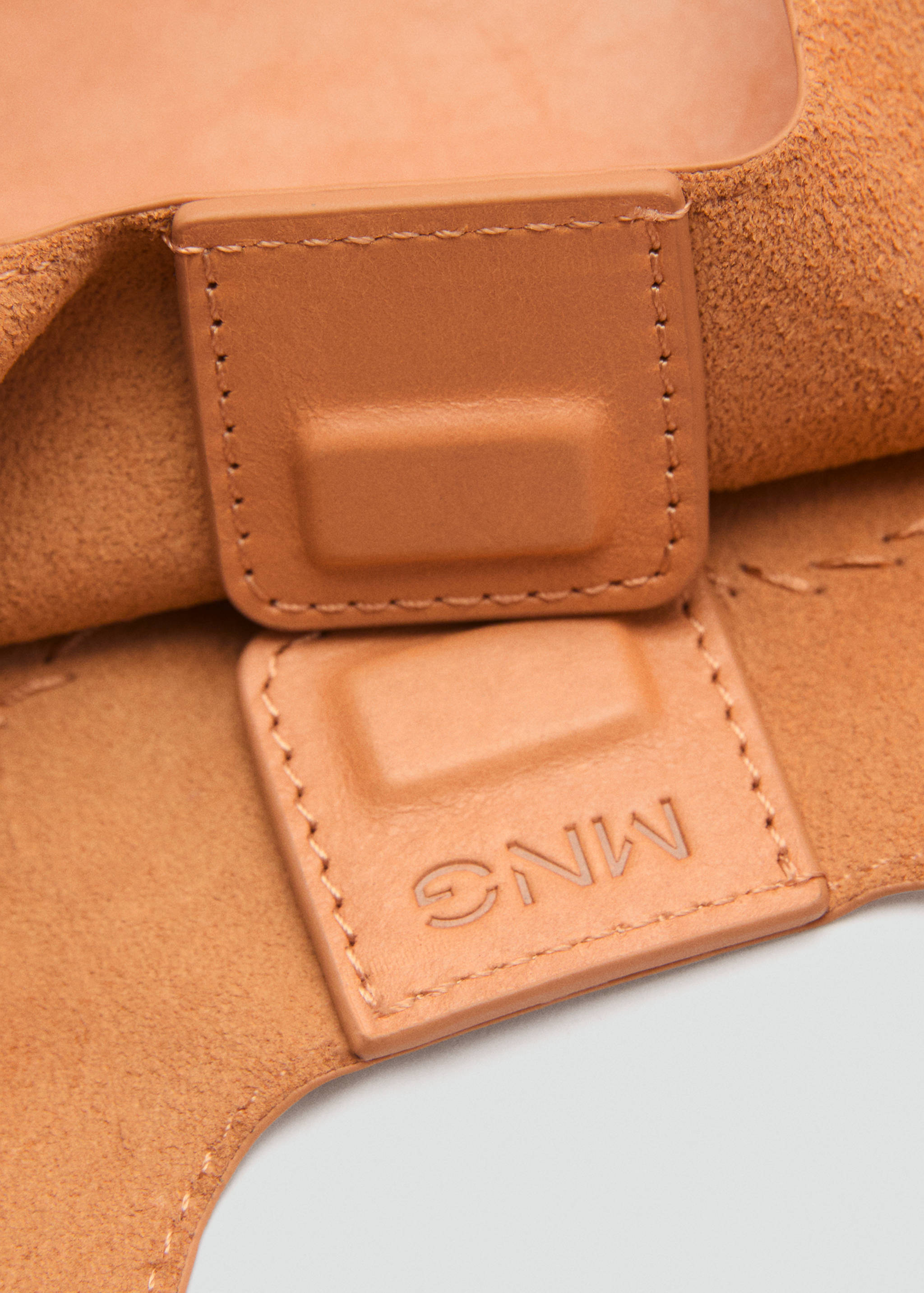 Leather shoulder bag with mirrors - Details of the article 2