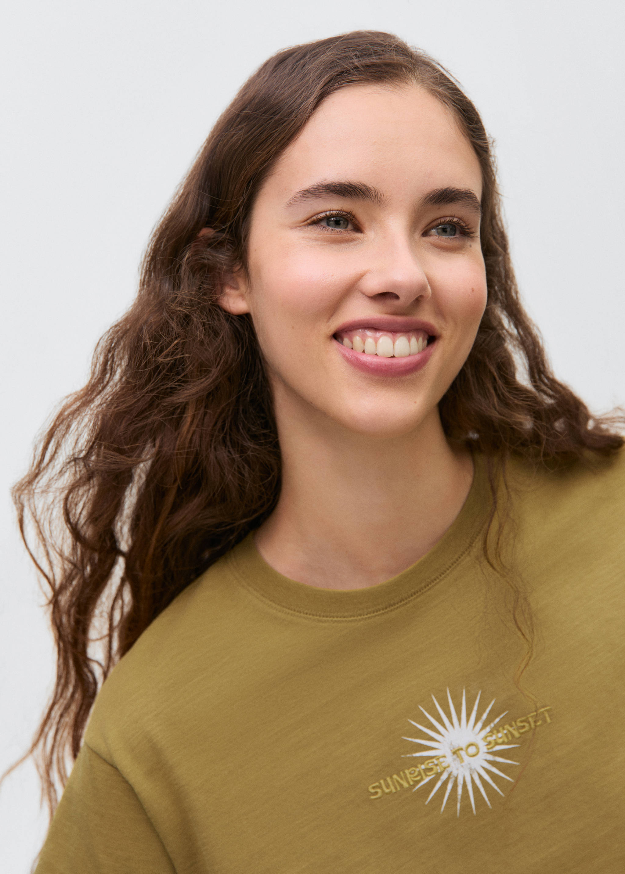 Camiseta algodón mensaje bordado - Detalle del artículo 1