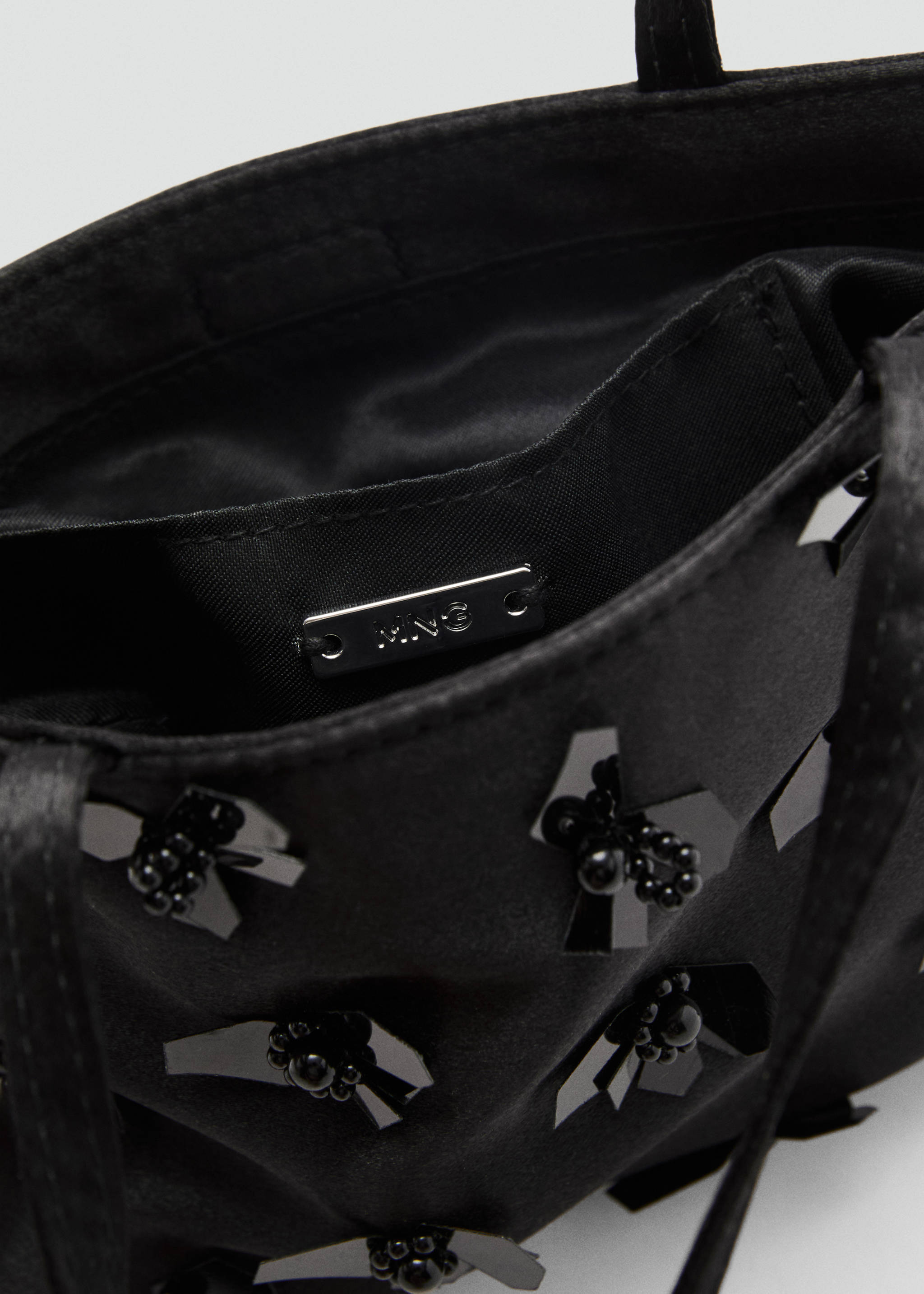 Bolso mano aplique flores - Detalle del artículo 2