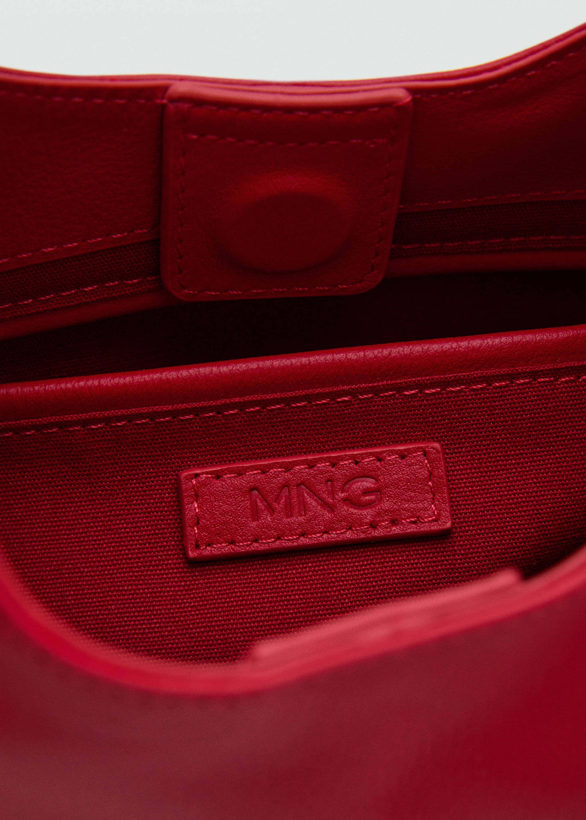 حقيبة كتف من الجلد بمقبض من المعدن - تفاصيل المنتج 3