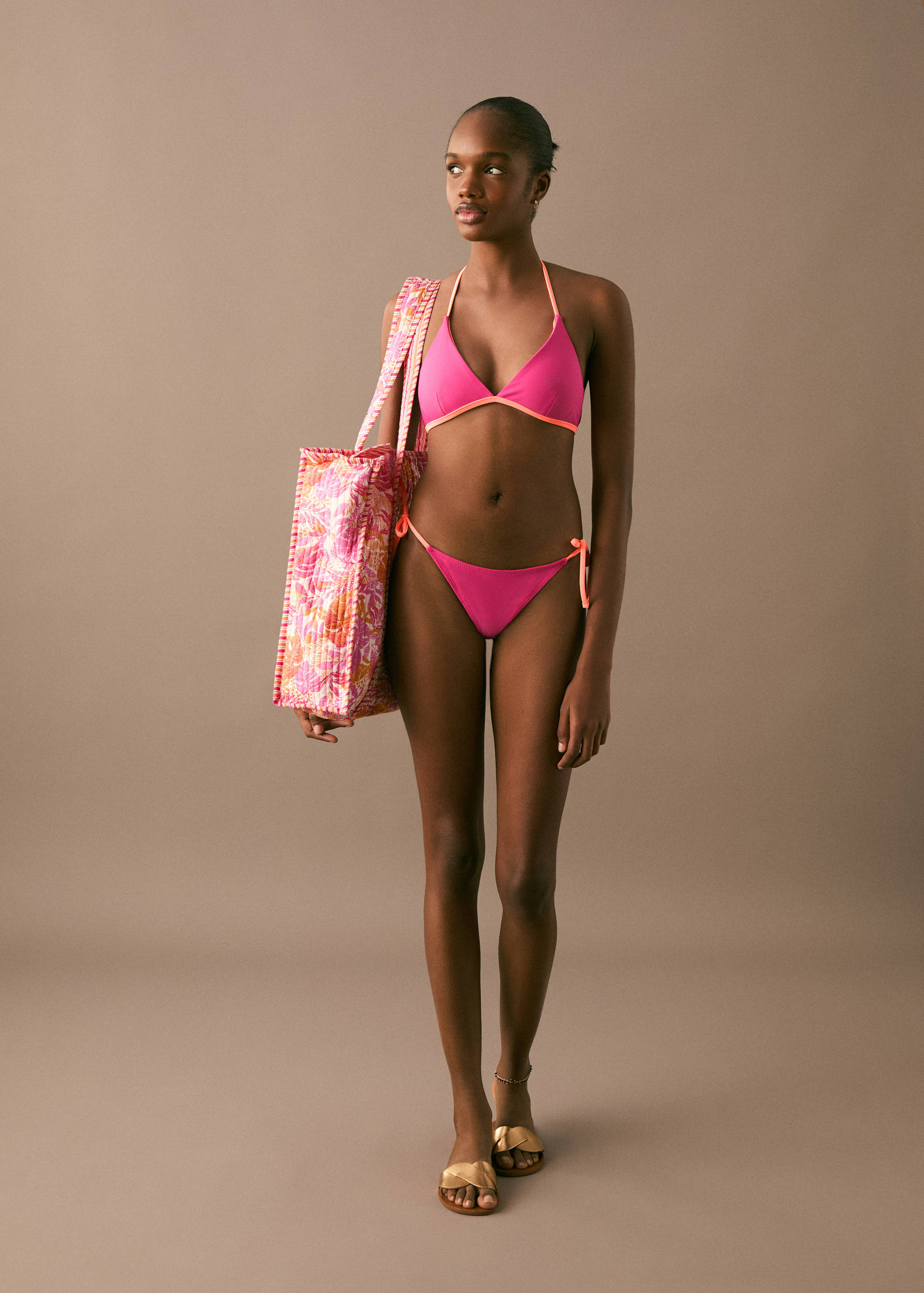 Two-tone bikini - General plane