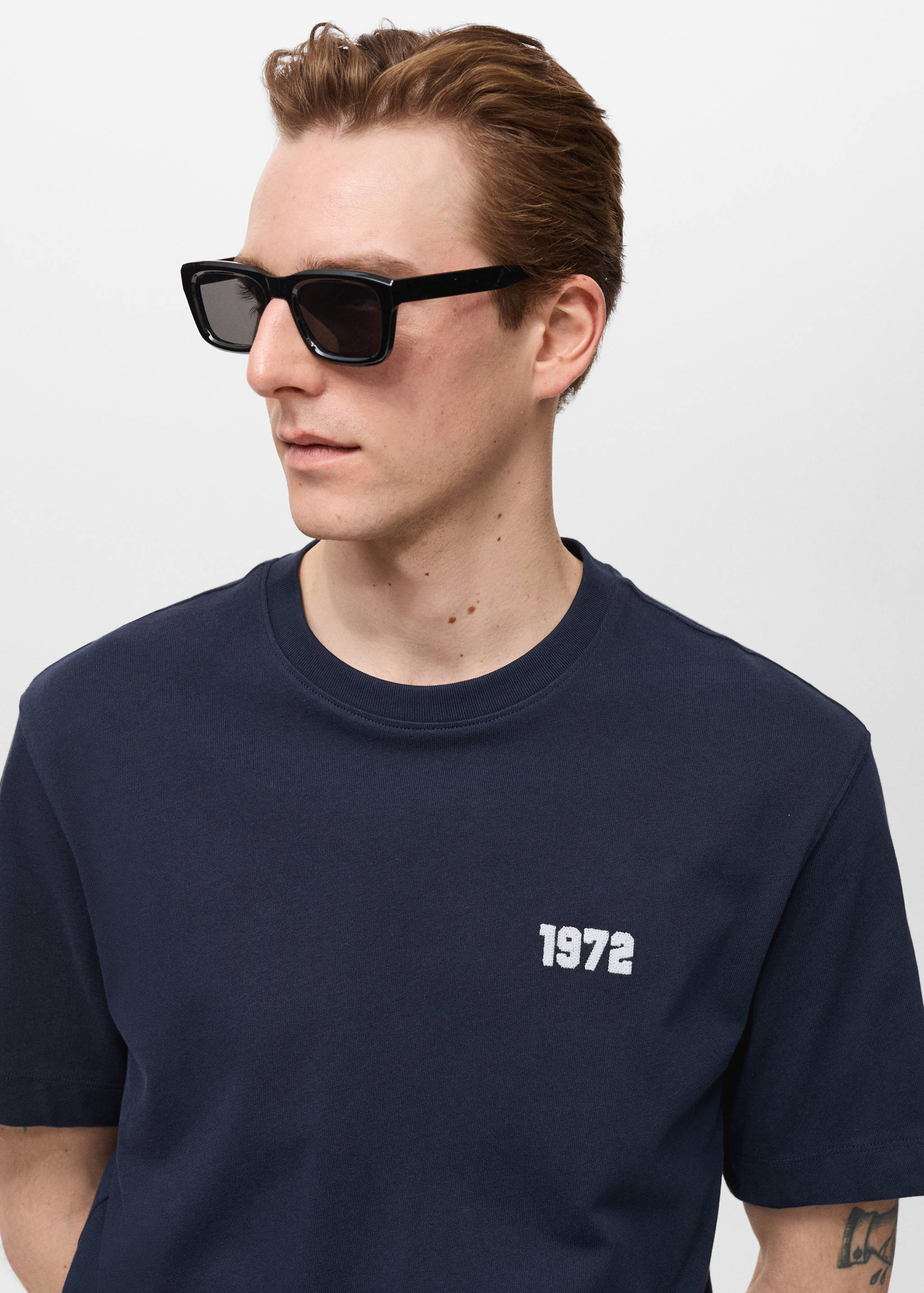 Хлопковая футболка с вышивкой - Деталь изделия 1